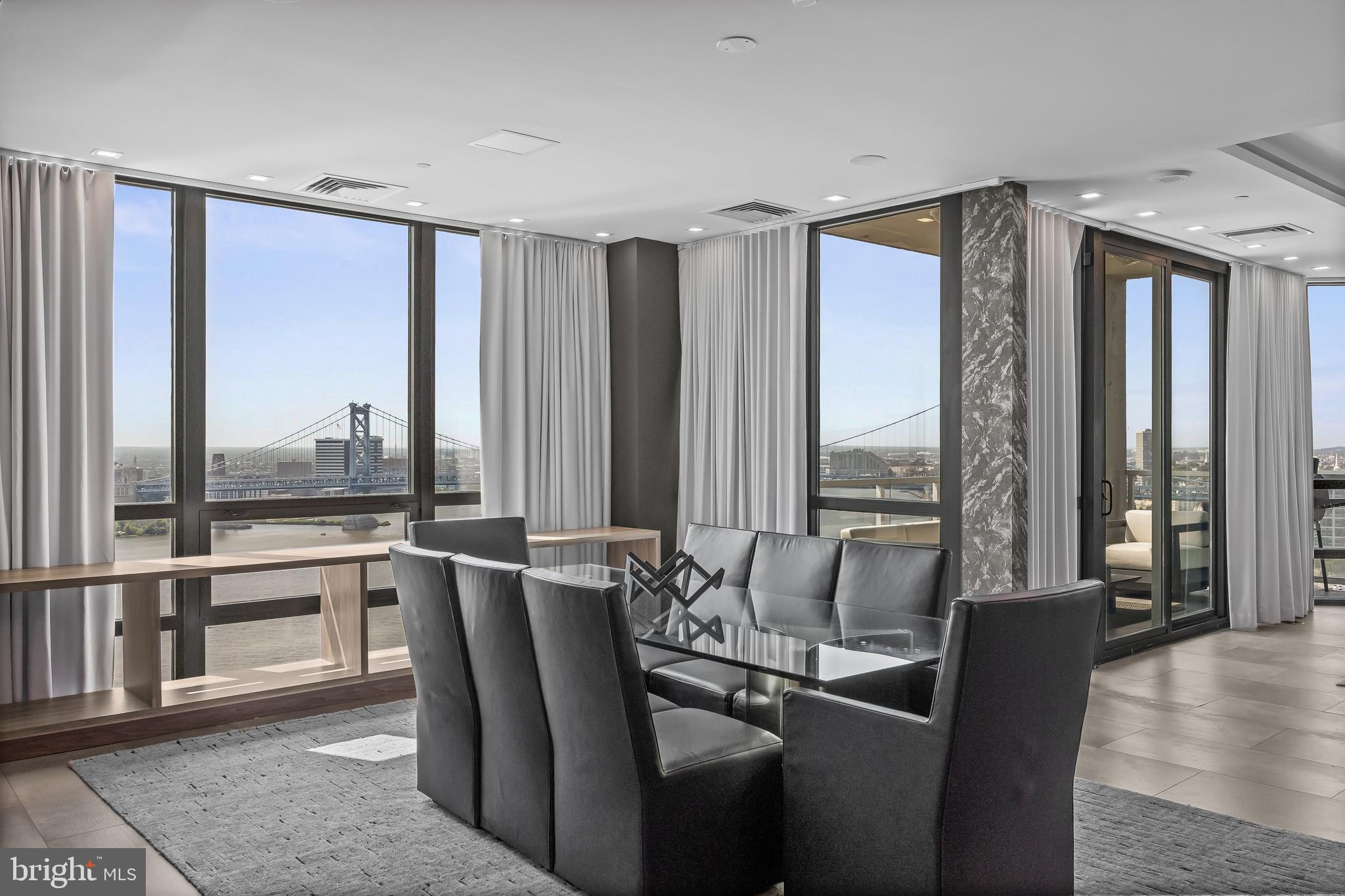 WATERFRONT SQUARE - Residential