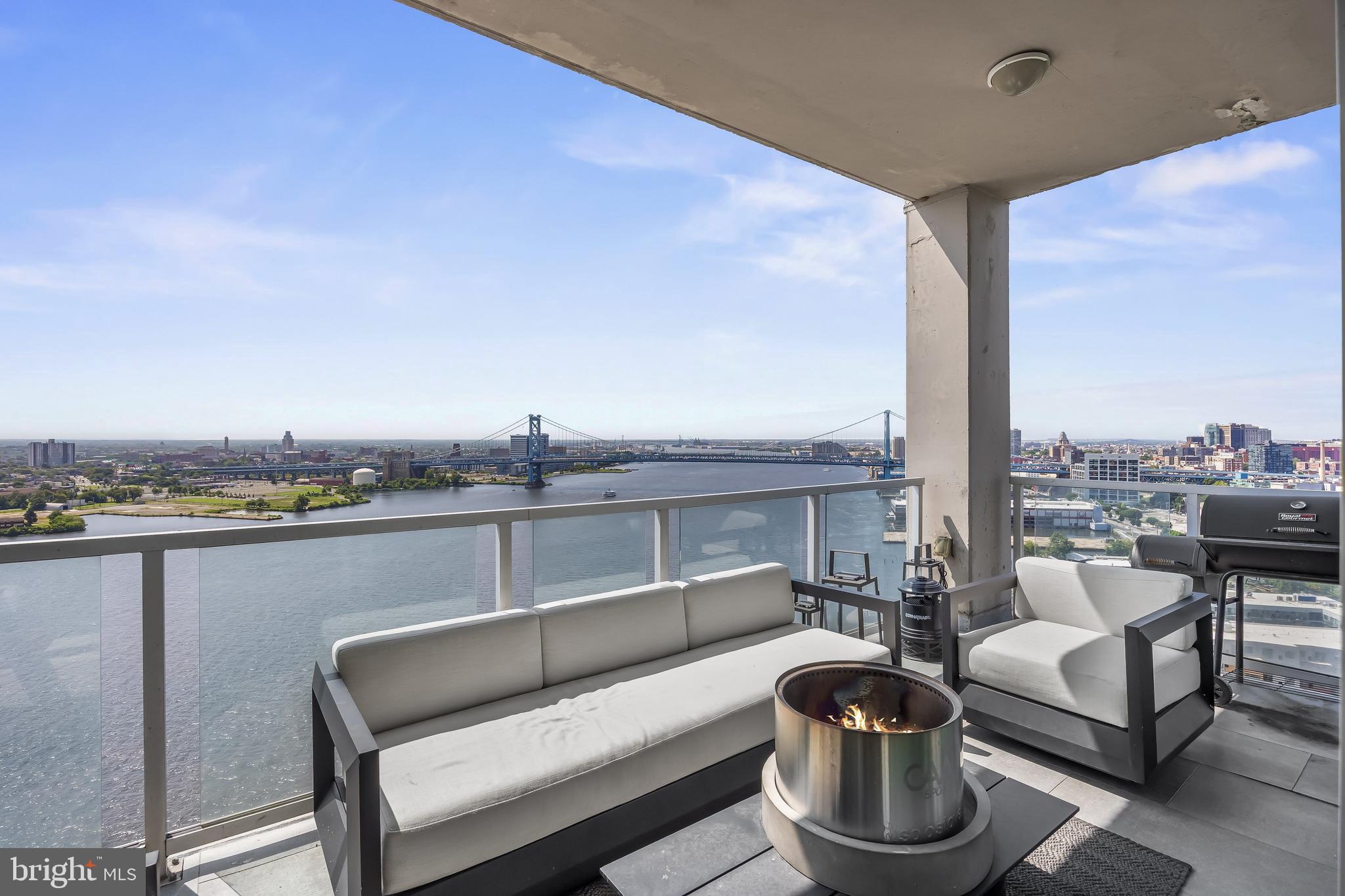 WATERFRONT SQUARE - Residential