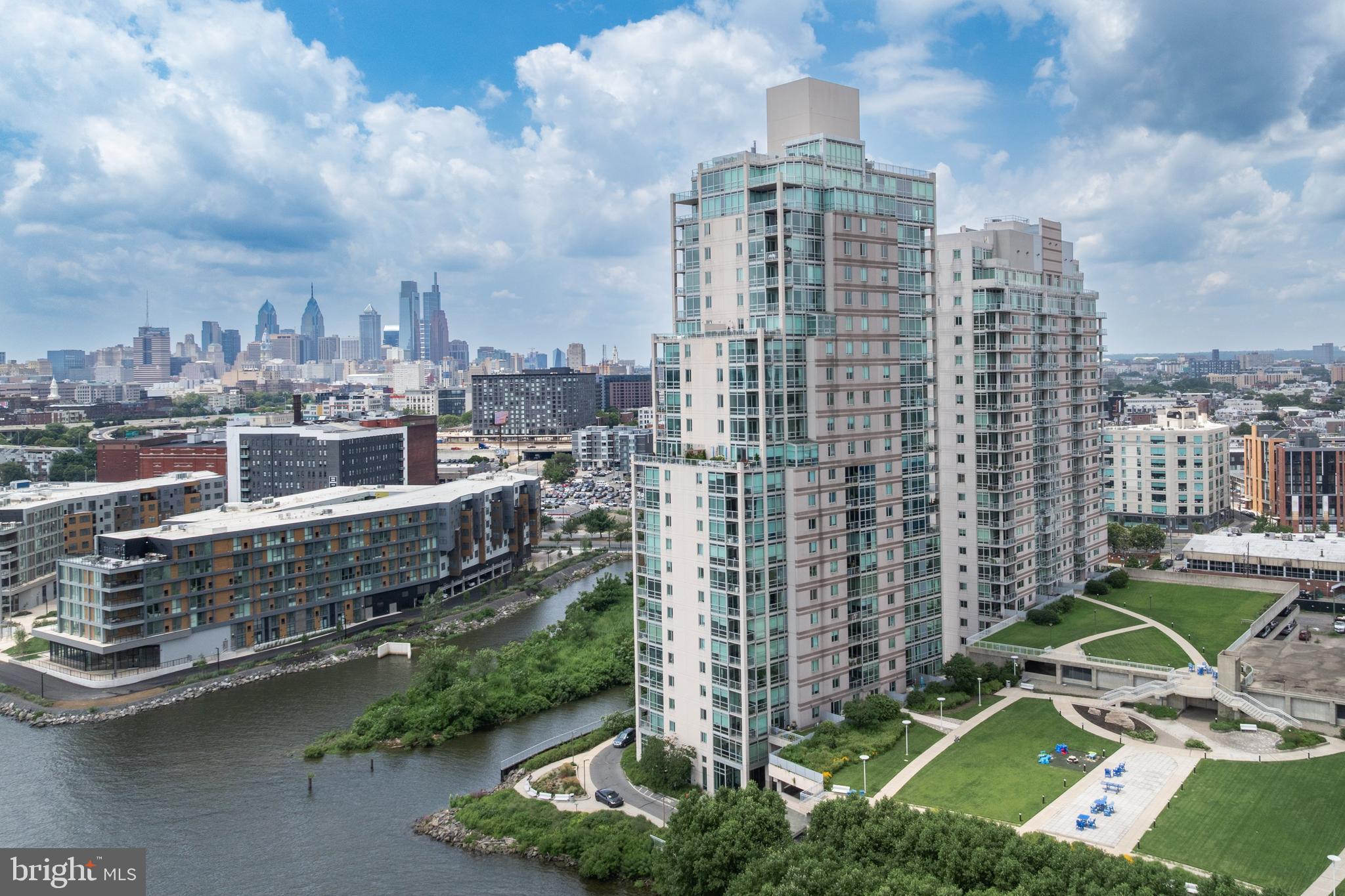 WATERFRONT SQUARE - Residential