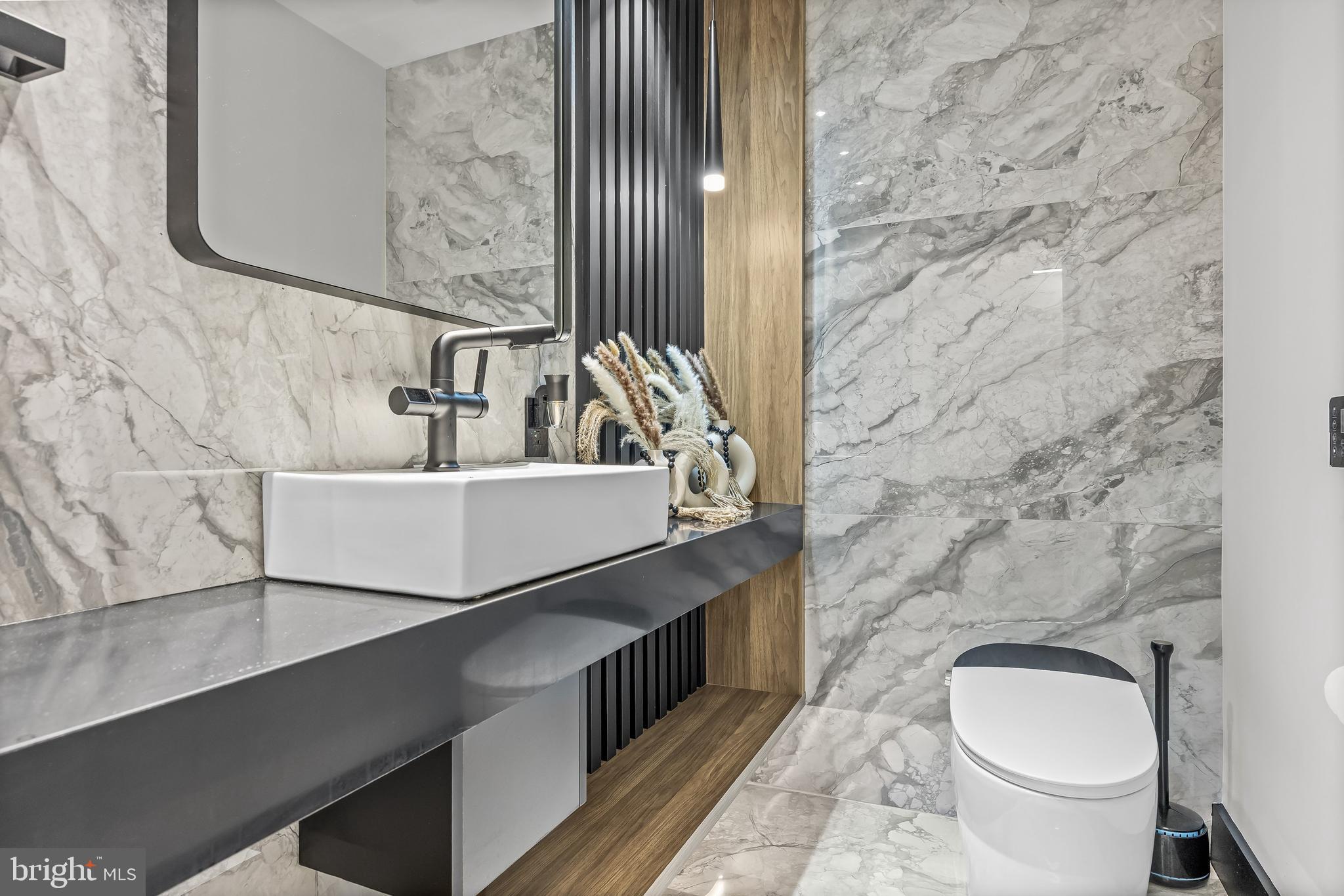 WATERFRONT SQUARE - Residential