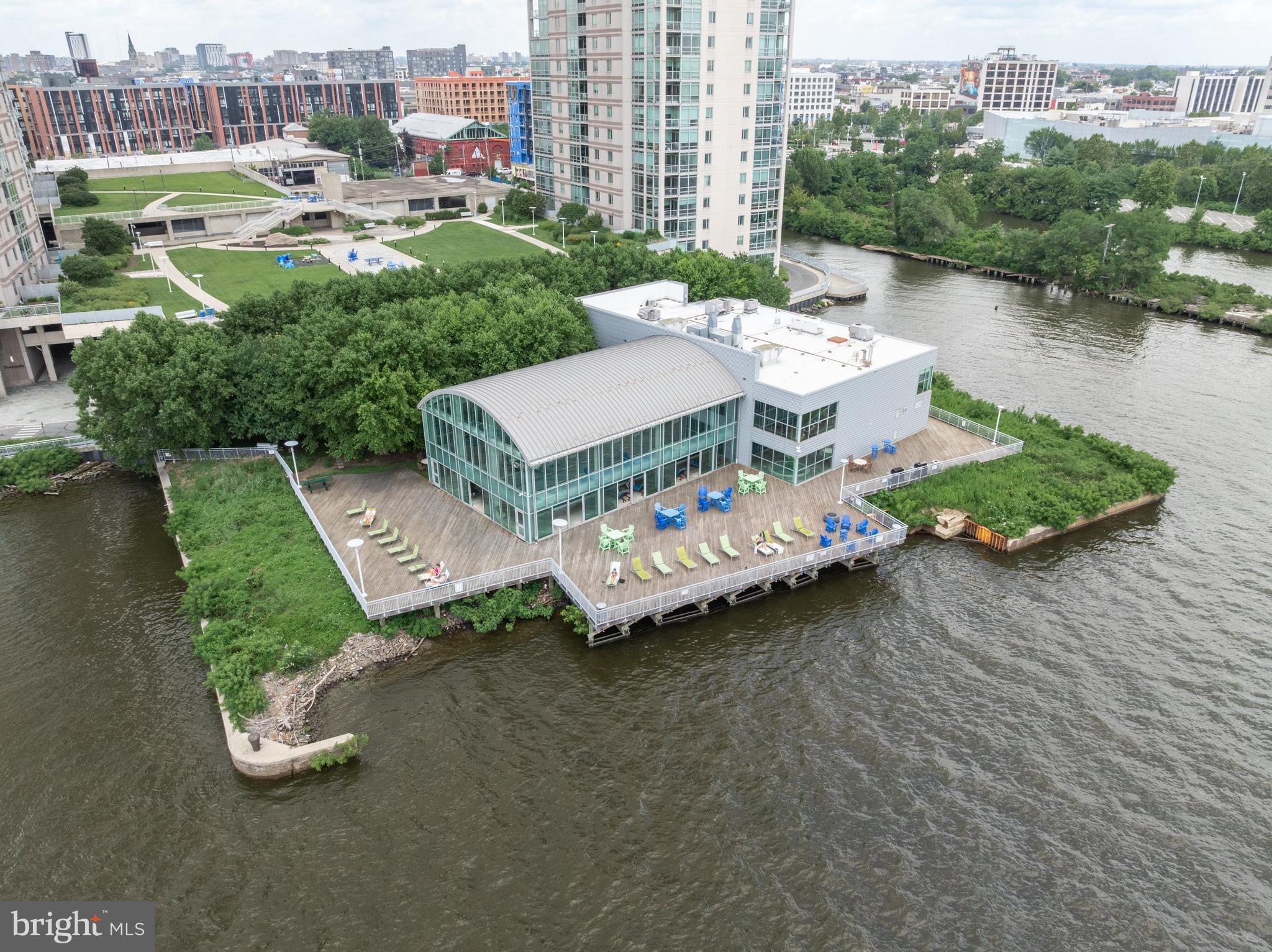 WATERFRONT SQUARE - Residential