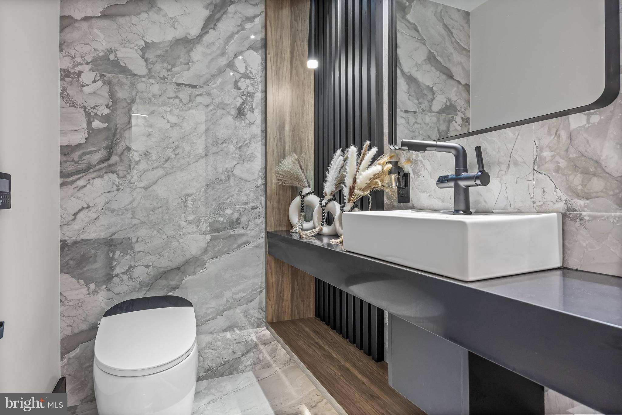 WATERFRONT SQUARE - Residential