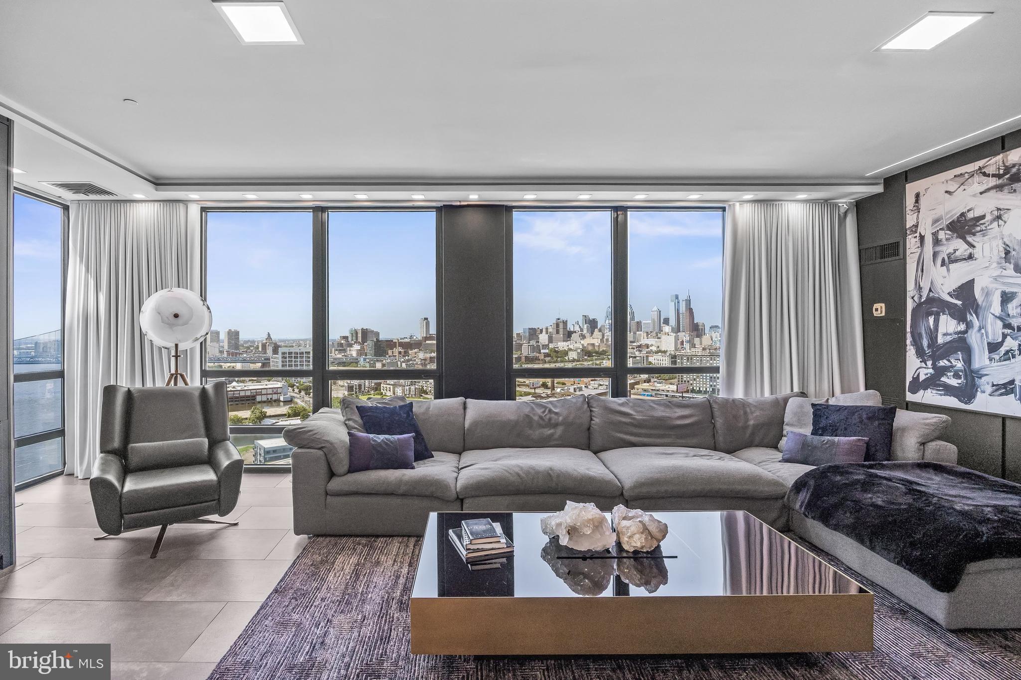 WATERFRONT SQUARE - Residential