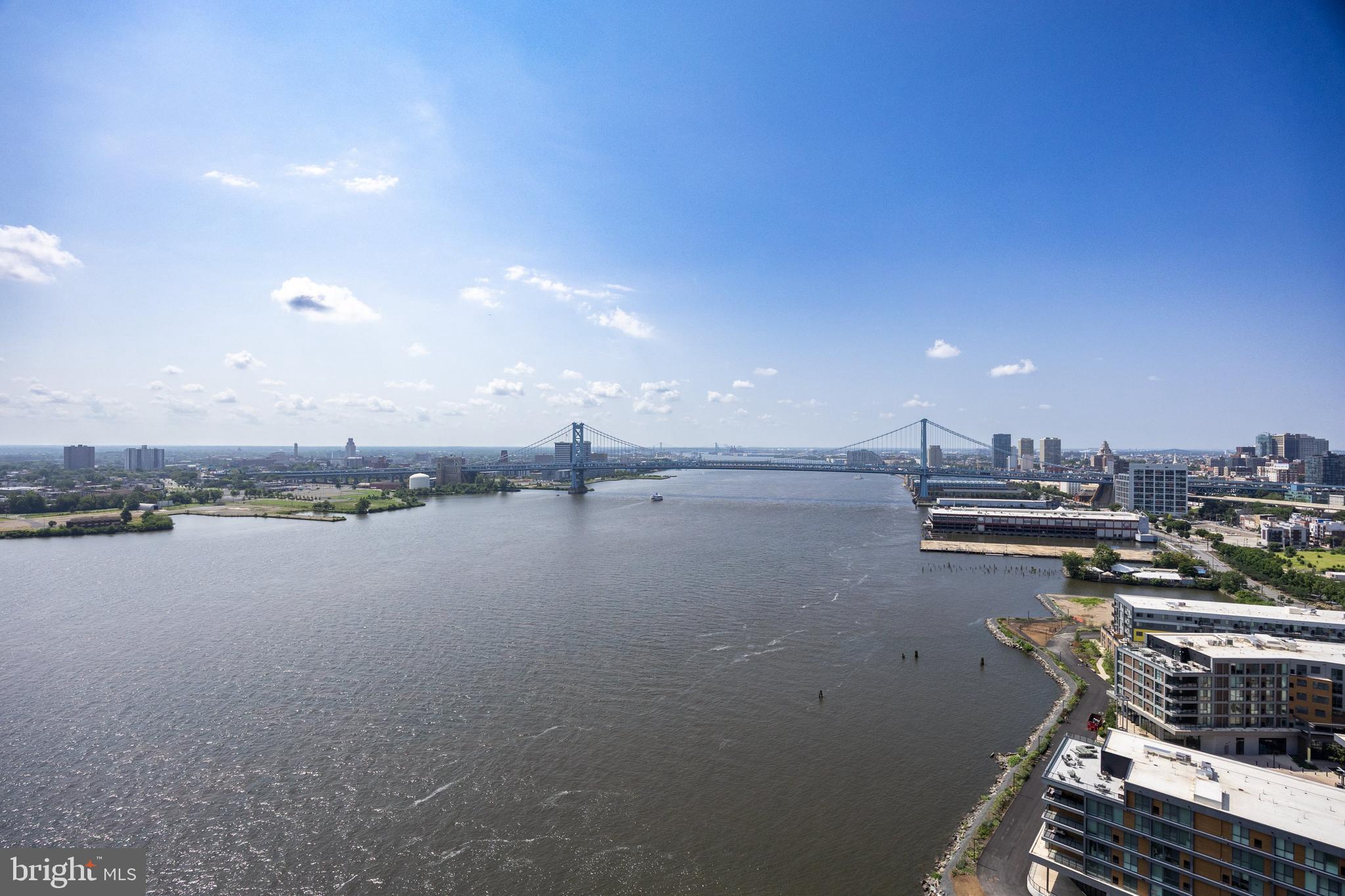 WATERFRONT SQUARE - Residential