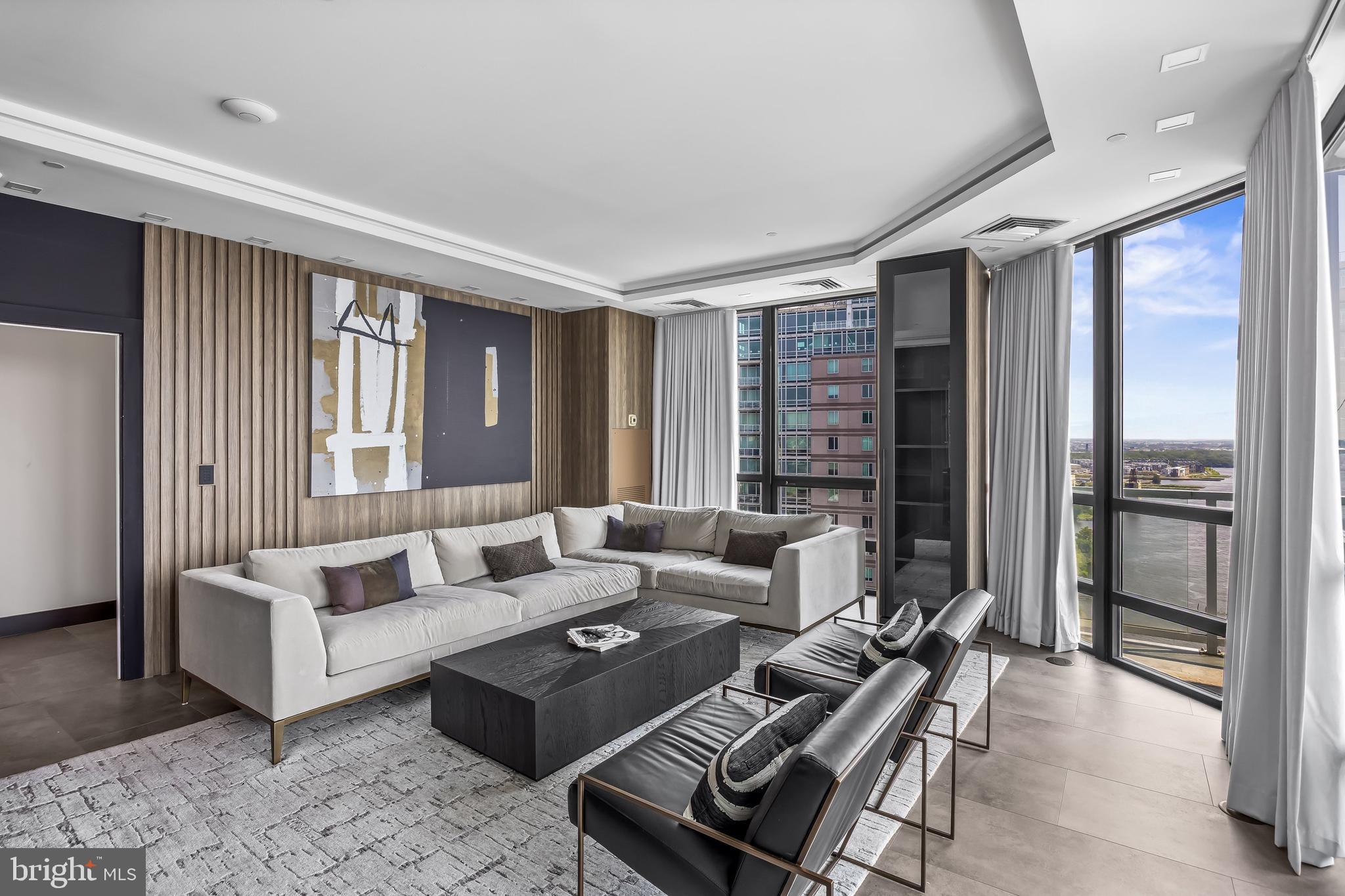 WATERFRONT SQUARE - Residential