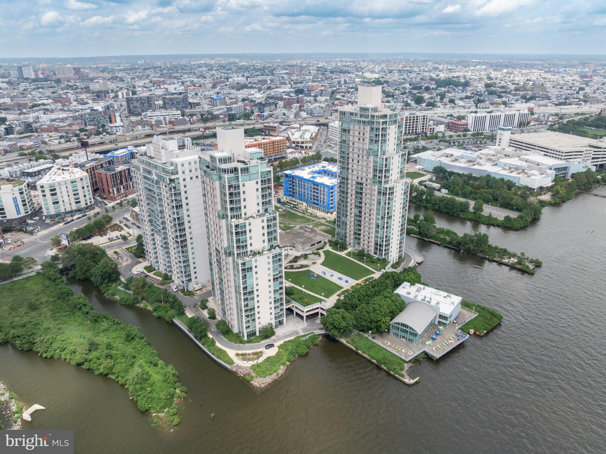 WATERFRONT SQUARE - Residential