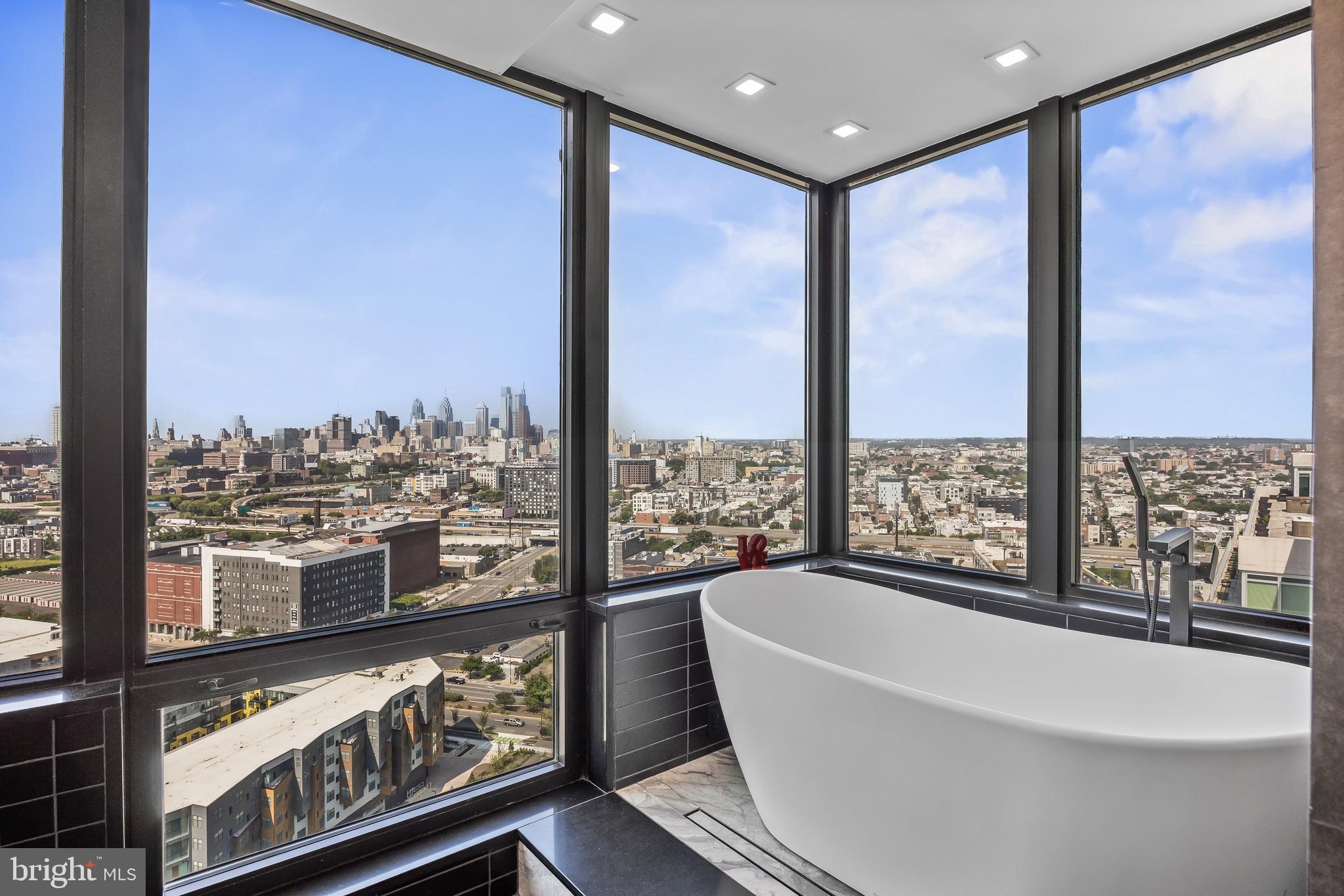 WATERFRONT SQUARE - Residential