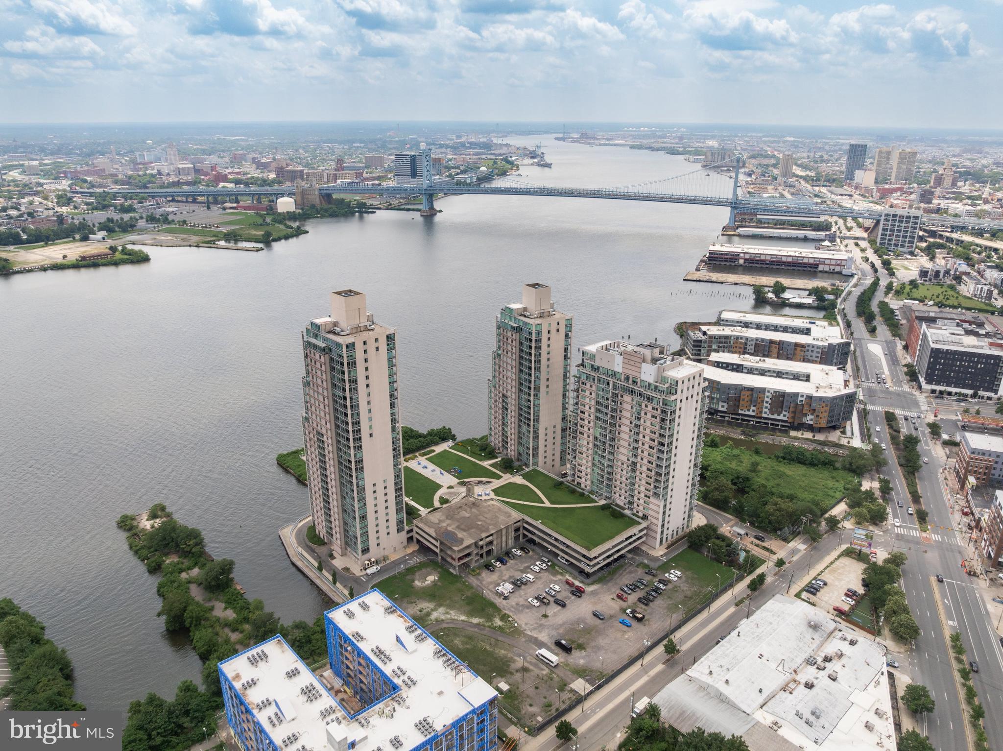 WATERFRONT SQUARE - Residential