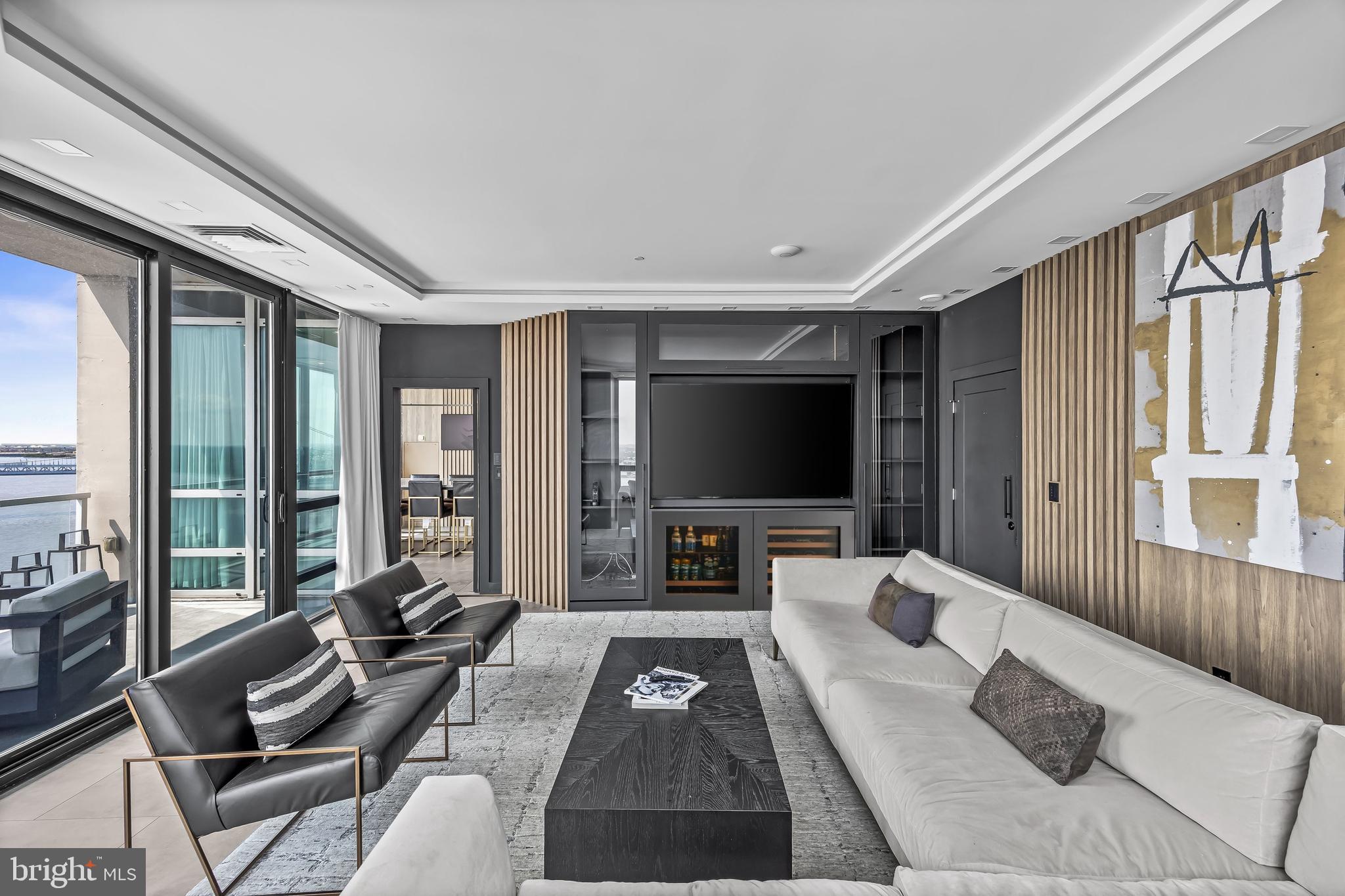 WATERFRONT SQUARE - Residential