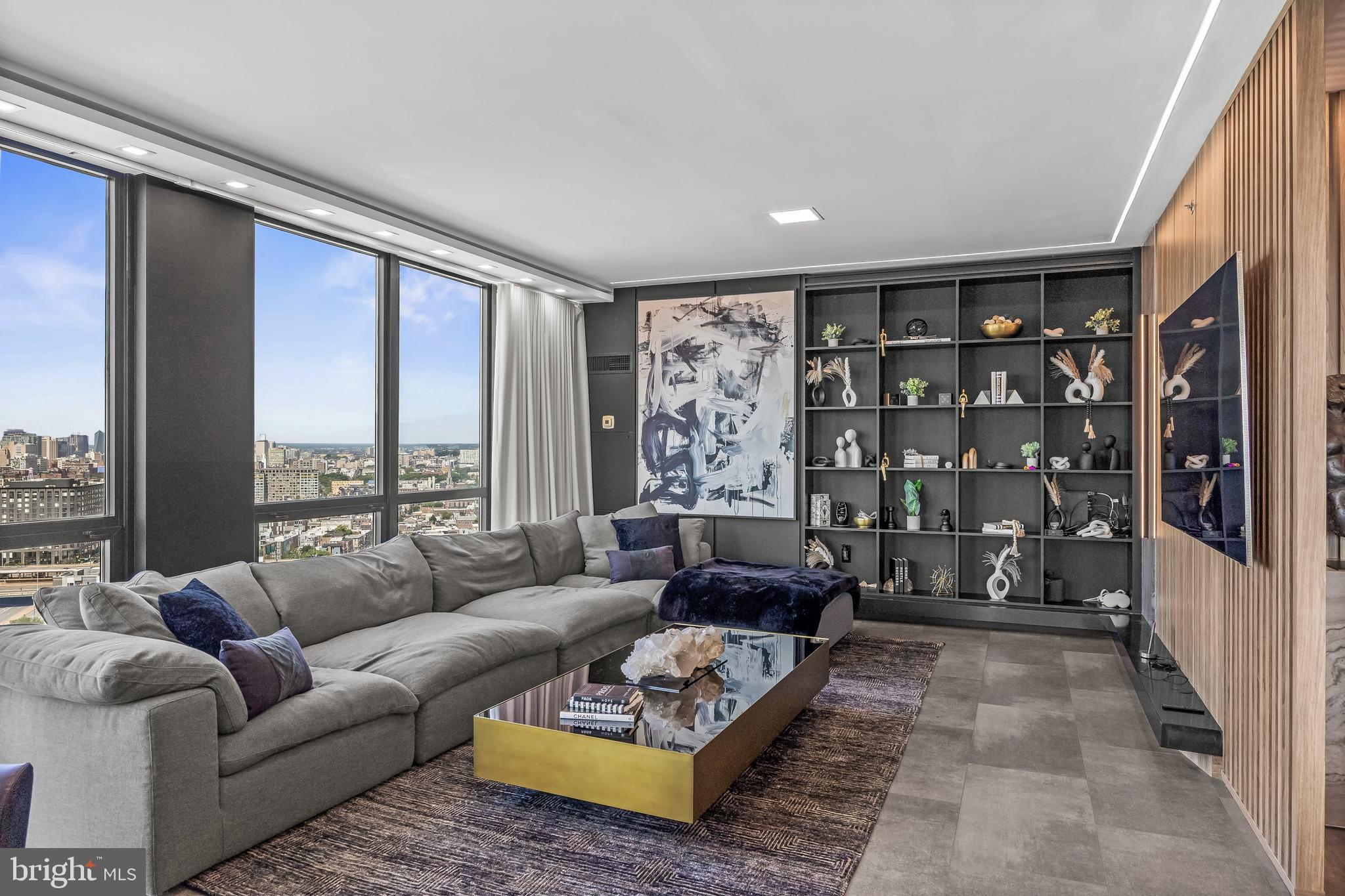 WATERFRONT SQUARE - Residential