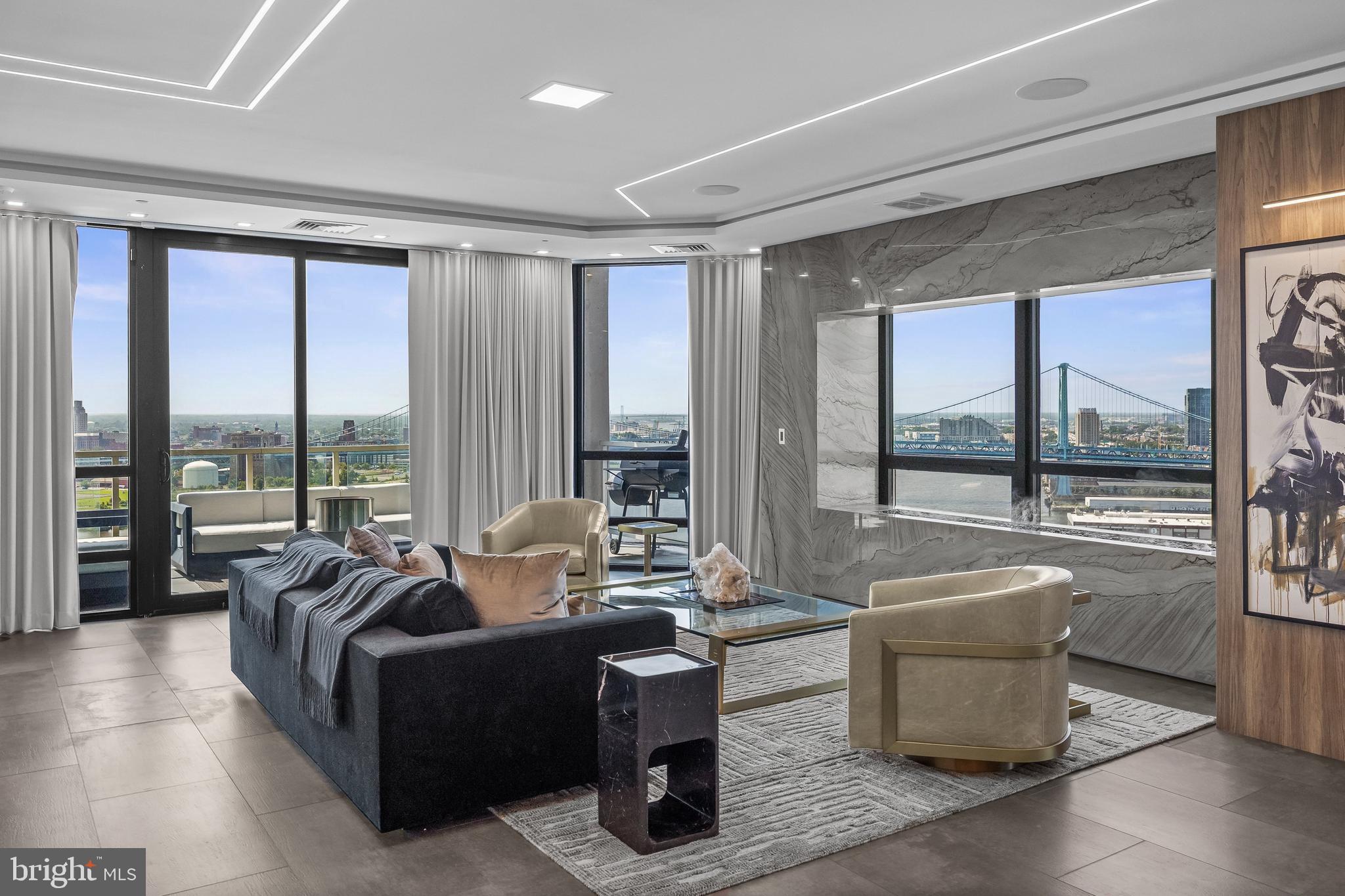 WATERFRONT SQUARE - Residential