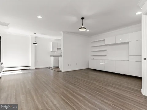 MLS: DCDC2277904