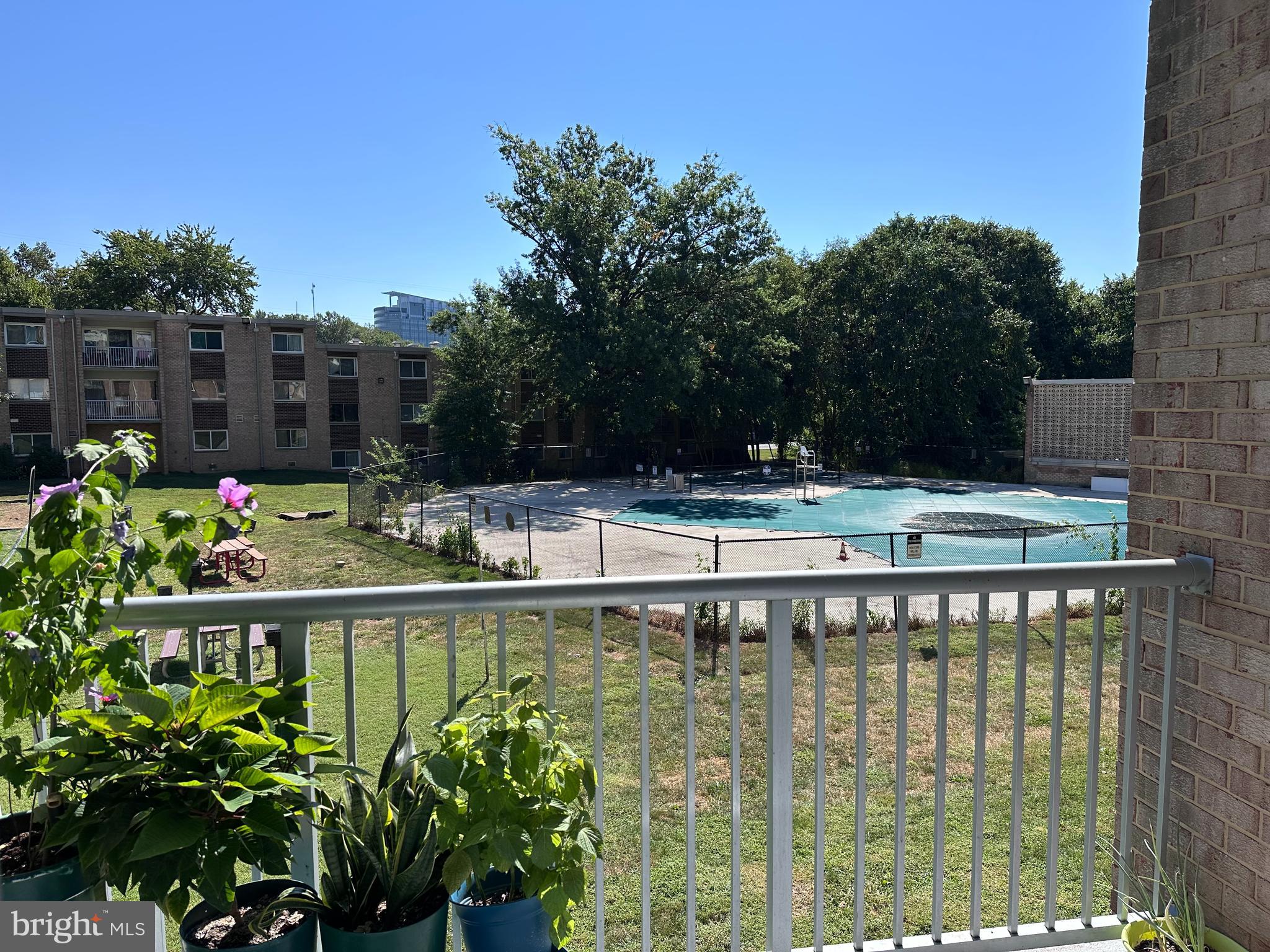 YORKTOWNE SQUARE - Residential