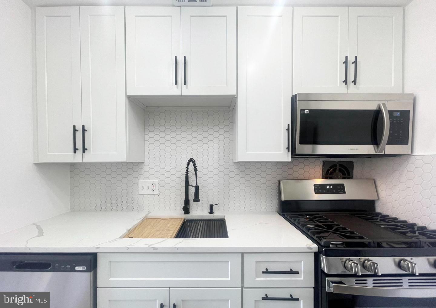 YORKTOWNE SQUARE - Residential