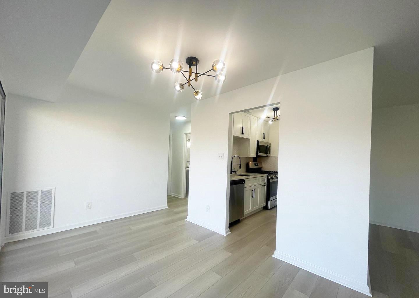 YORKTOWNE SQUARE - Residential