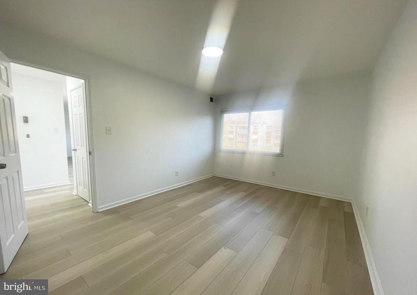 YORKTOWNE SQUARE - Residential