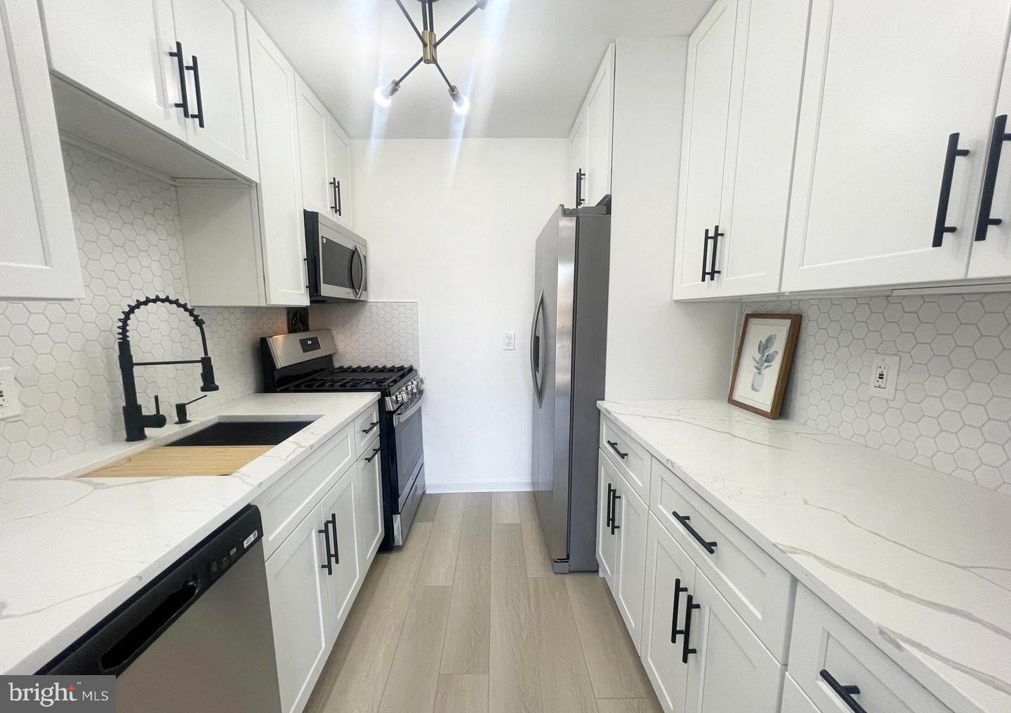 YORKTOWNE SQUARE - Residential