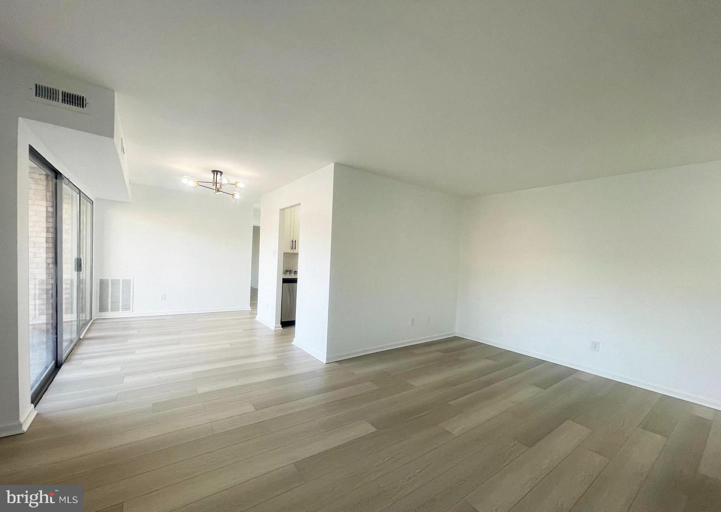 YORKTOWNE SQUARE - Residential