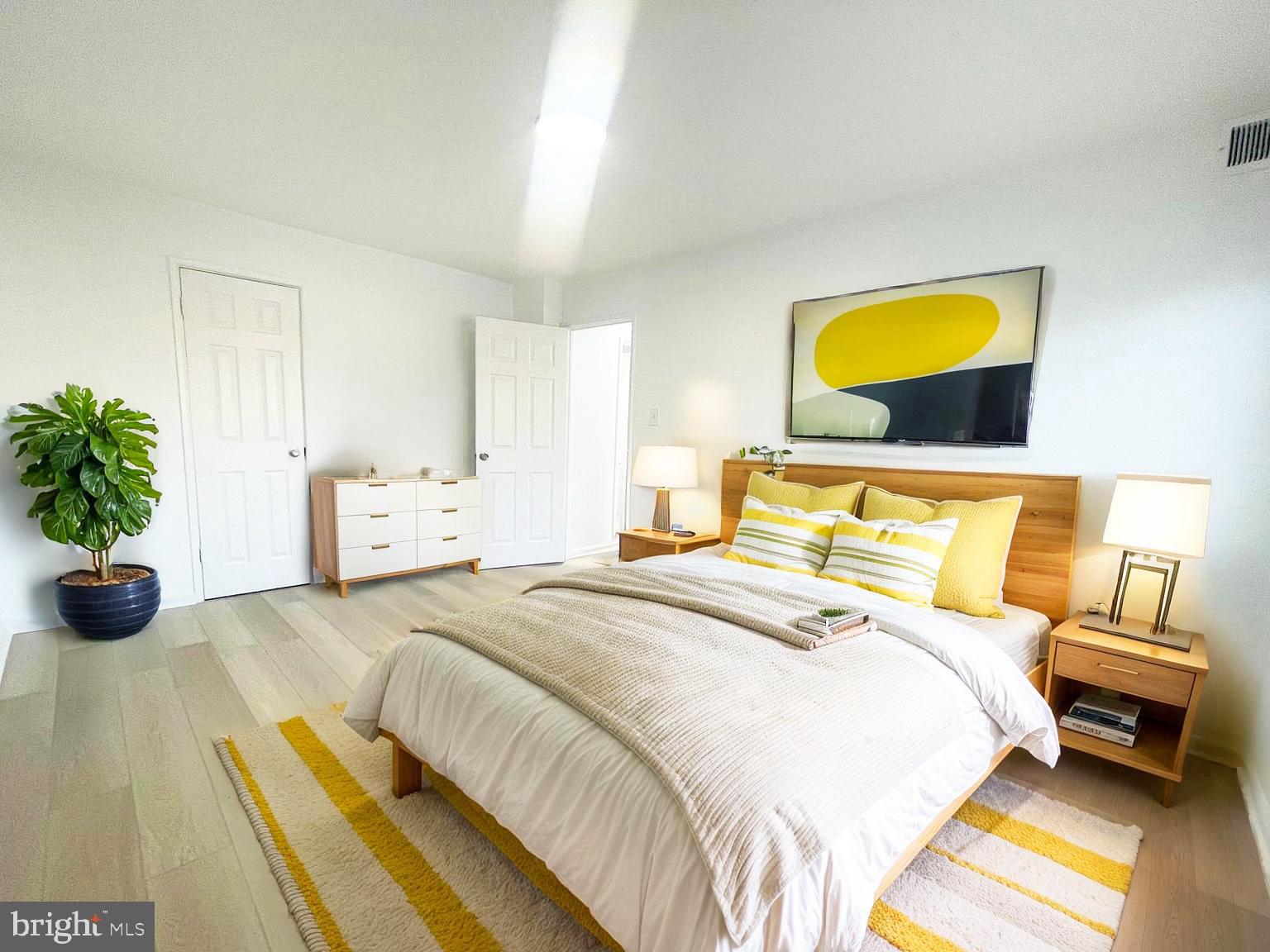 YORKTOWNE SQUARE - Residential