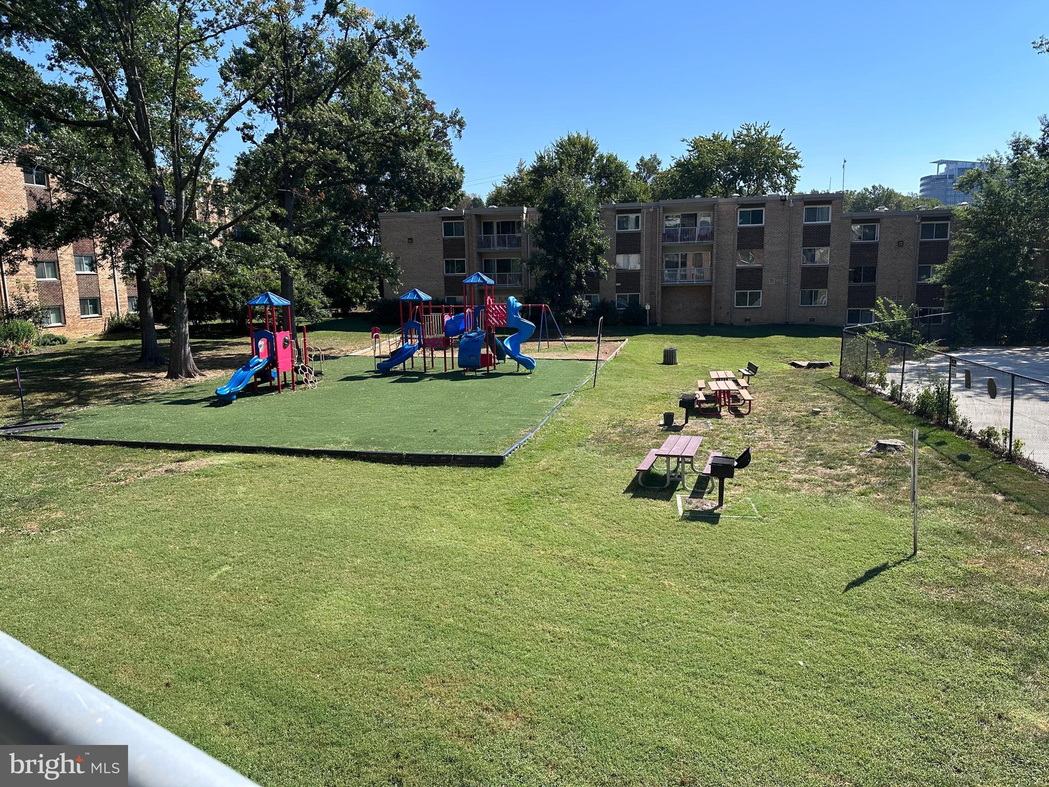 YORKTOWNE SQUARE - Residential