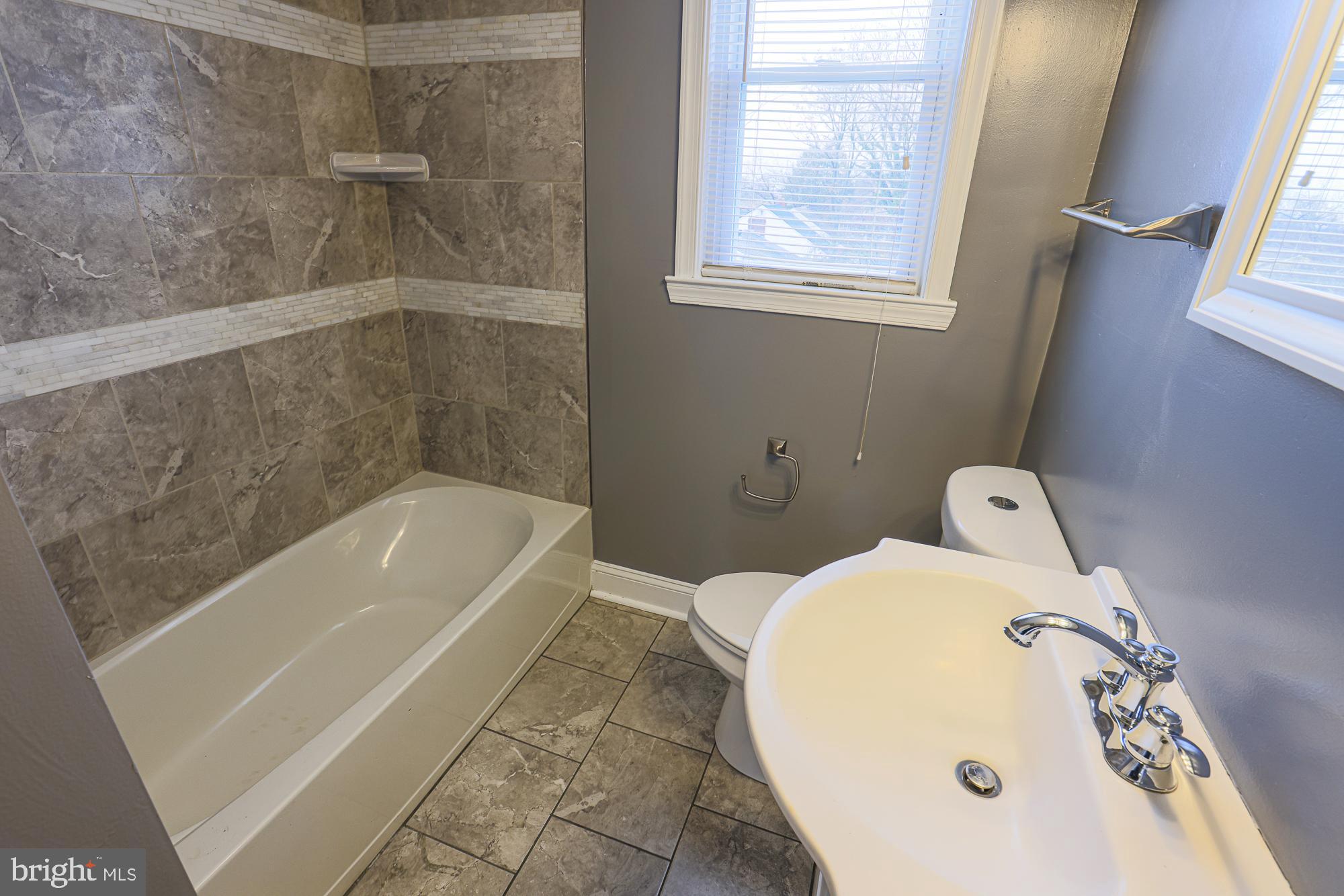CEDONIA - Residential Lease