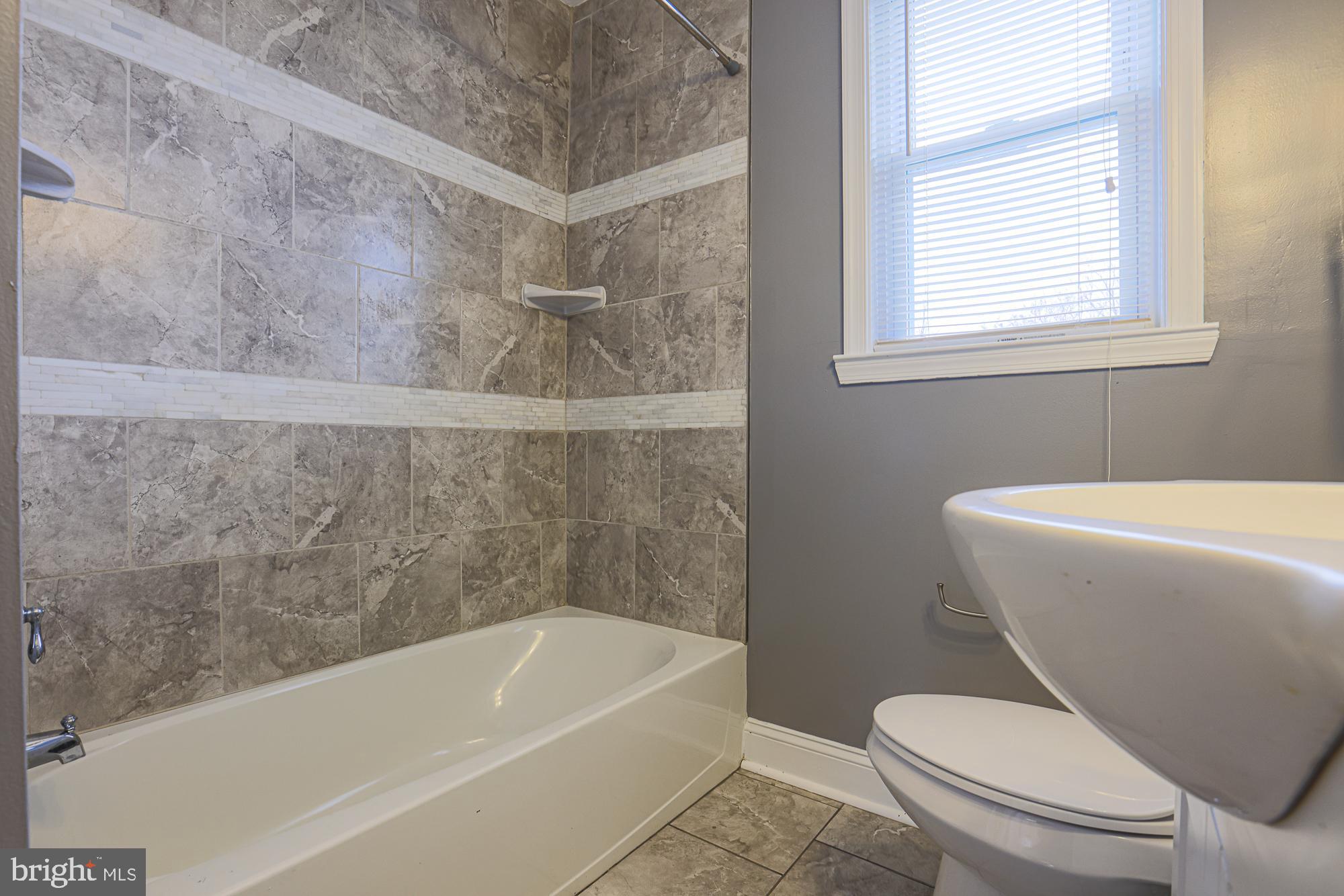 CEDONIA - Residential Lease