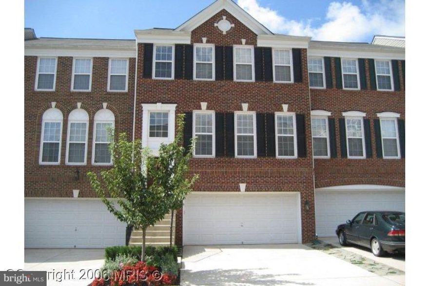 Gorgeous 3 lvl Townhouse Totaly renveted , Brand new Appliances , Freash Paint , New carpet , Hardwood floor .4BR/ 2FB,2HB, 2-Car garage, very bright and open floor with large kitchen with granite counter top ,great FR and LR access to nice deck with nice view, upper lvl with MBR with sitting rm and MBR, two BR with one FB,,washer and dryer in upper lvl.lower lvl with BR /HB walk to nice patio.close to everything..(Pets case by case)