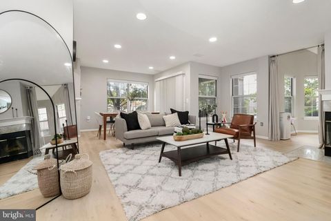5628 WILLOUGHBY NEWTON DRIVE 15 CENTREVILLE VA 20120