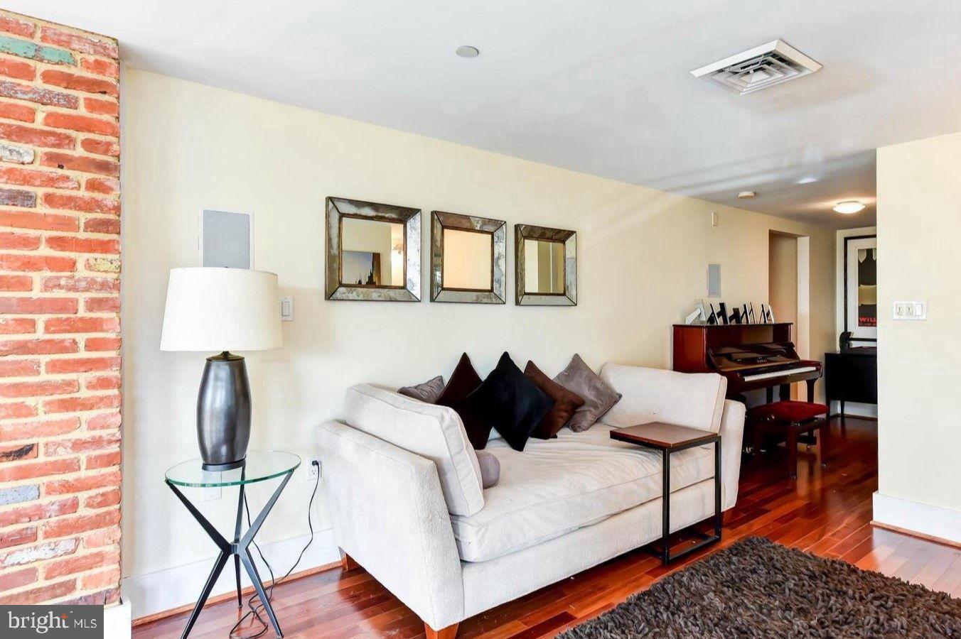 ROSSLYN - Residential