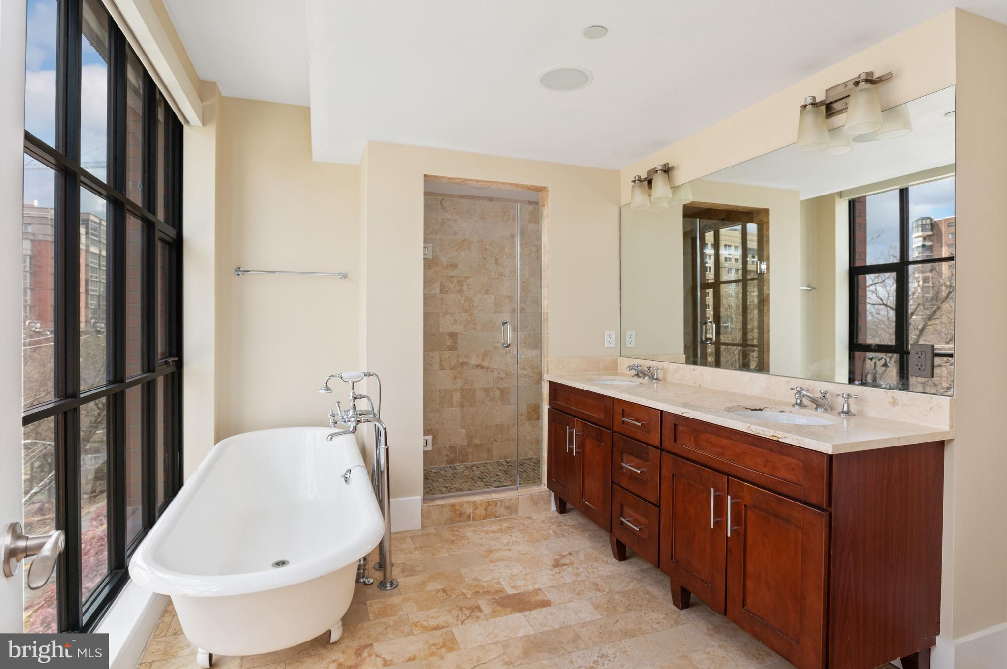 ROSSLYN - Residential