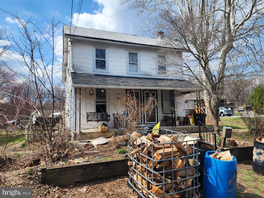 ***AS IS*** 
2 unit property currently utilized as a single residence but easily convertible back to a 2 unit layout. Situated on a spacious 0.42 acre lot, this property offers one deed with two separate addresses, offering flexibility for various living arrangements and/or investment opportunities. Great potential!