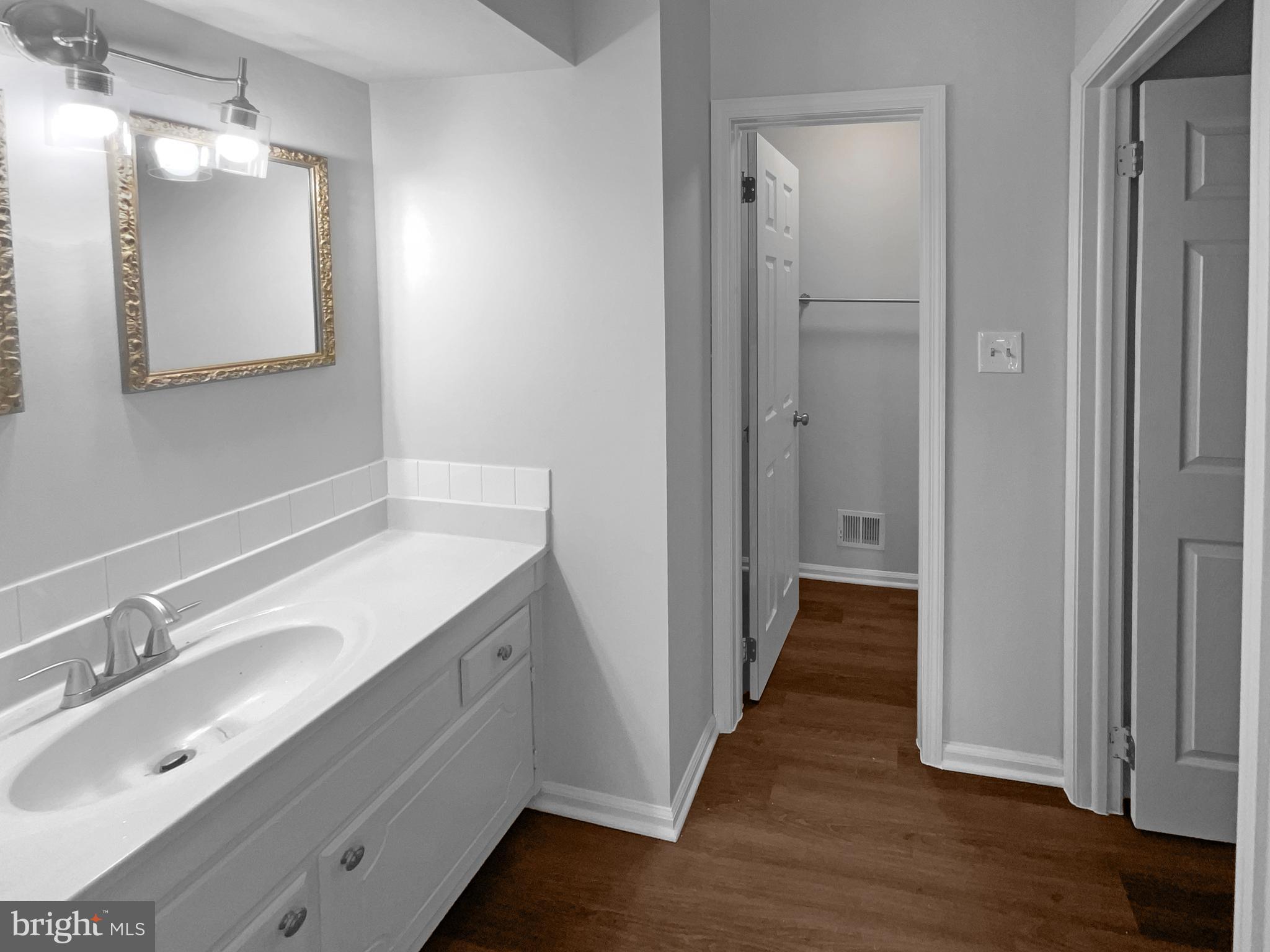 COUNTRY CLUB - Residential