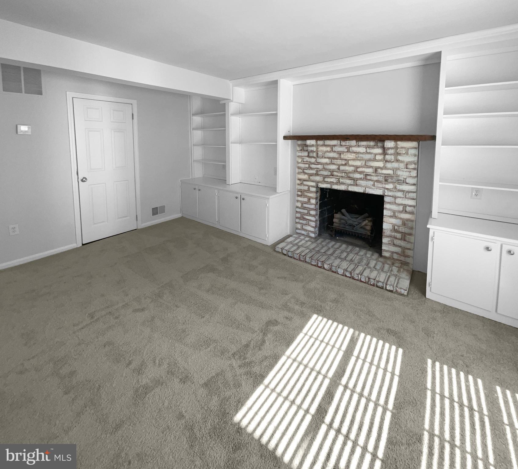 COUNTRY CLUB - Residential