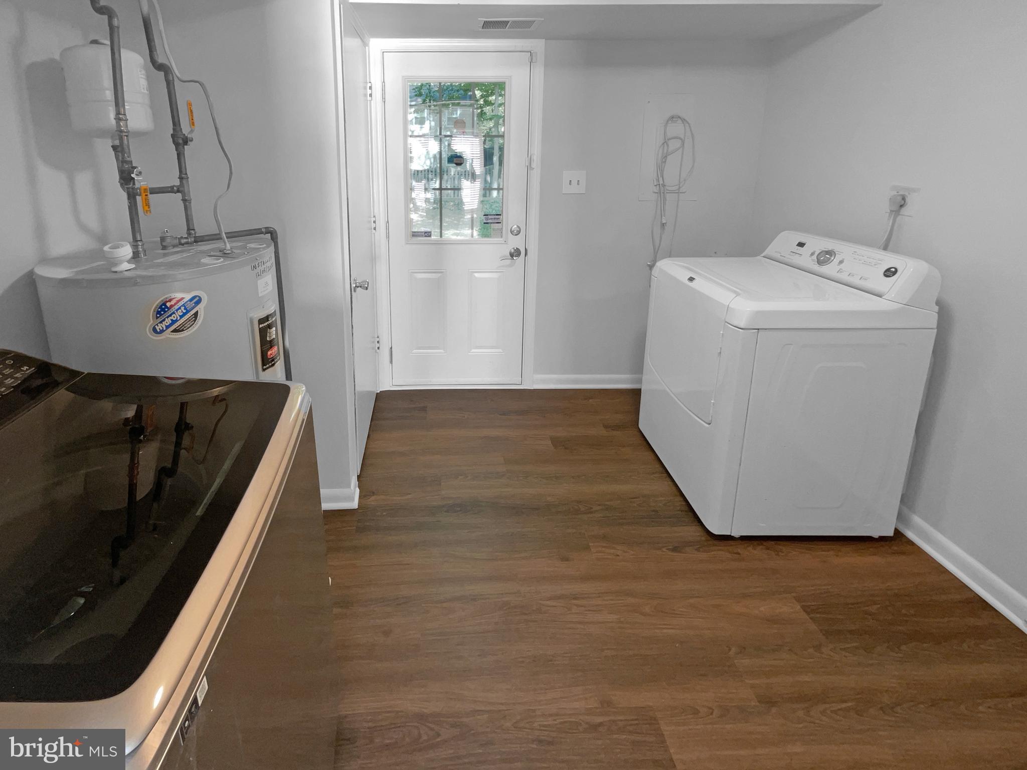 COUNTRY CLUB - Residential