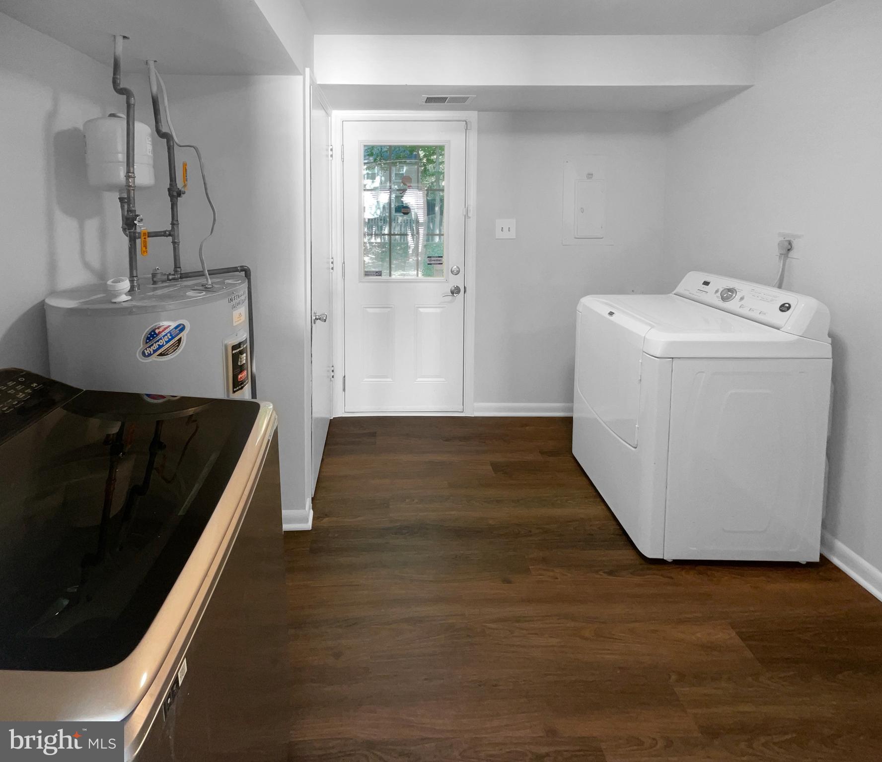 COUNTRY CLUB - Residential