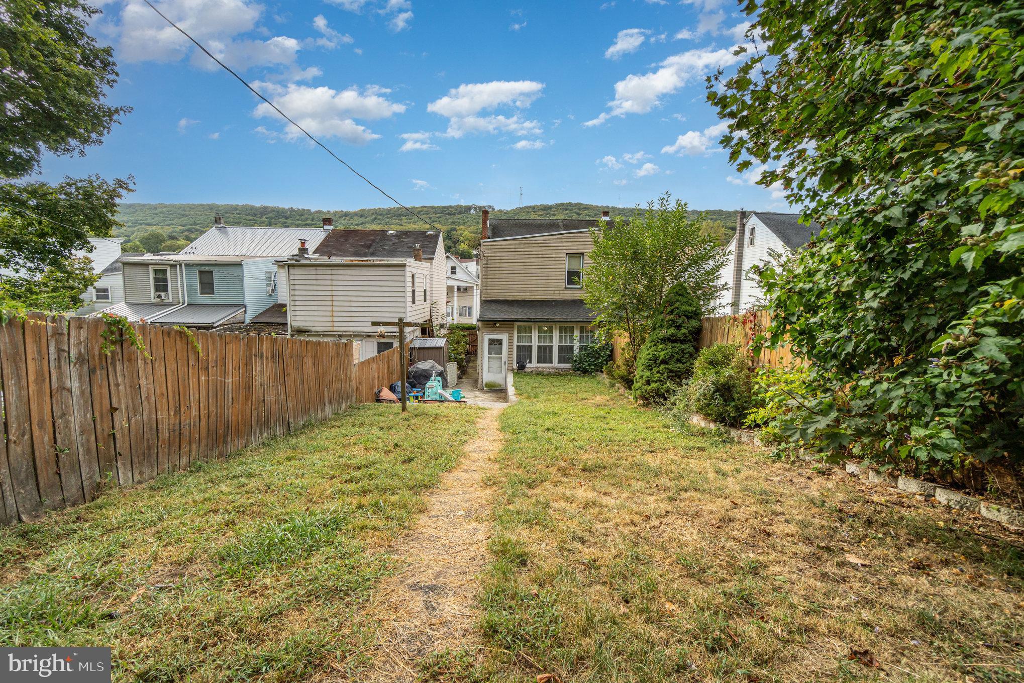 YORKVILLE - Residential