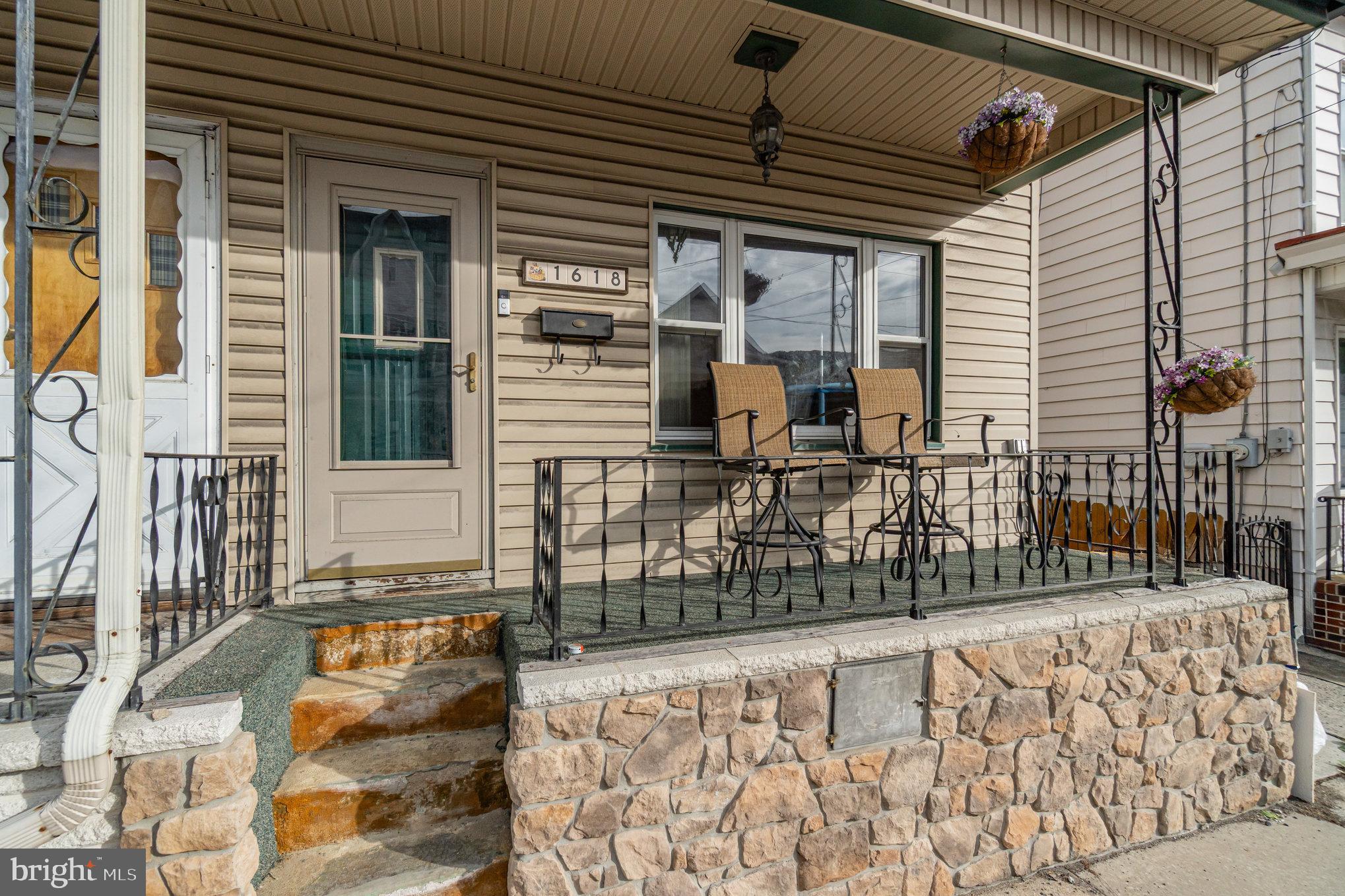 YORKVILLE - Residential