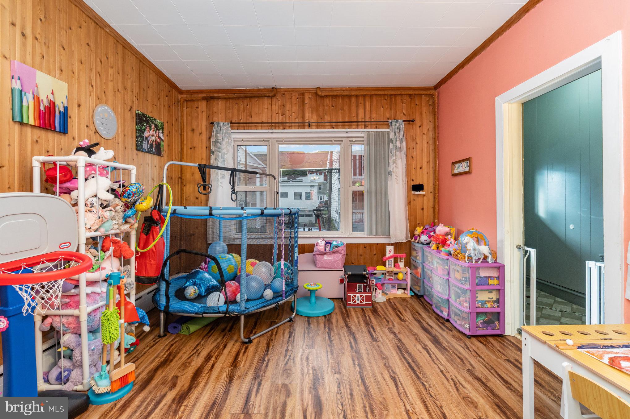 YORKVILLE - Residential