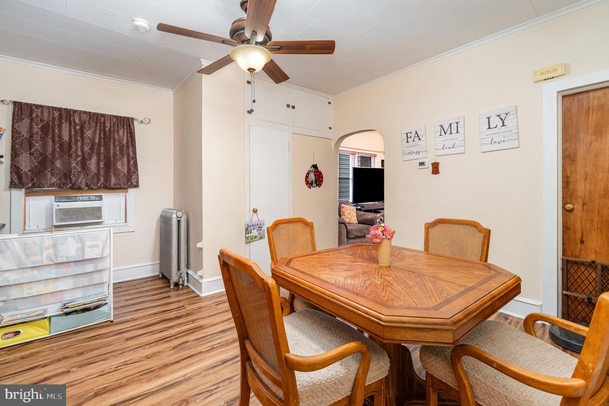 YORKVILLE - Residential