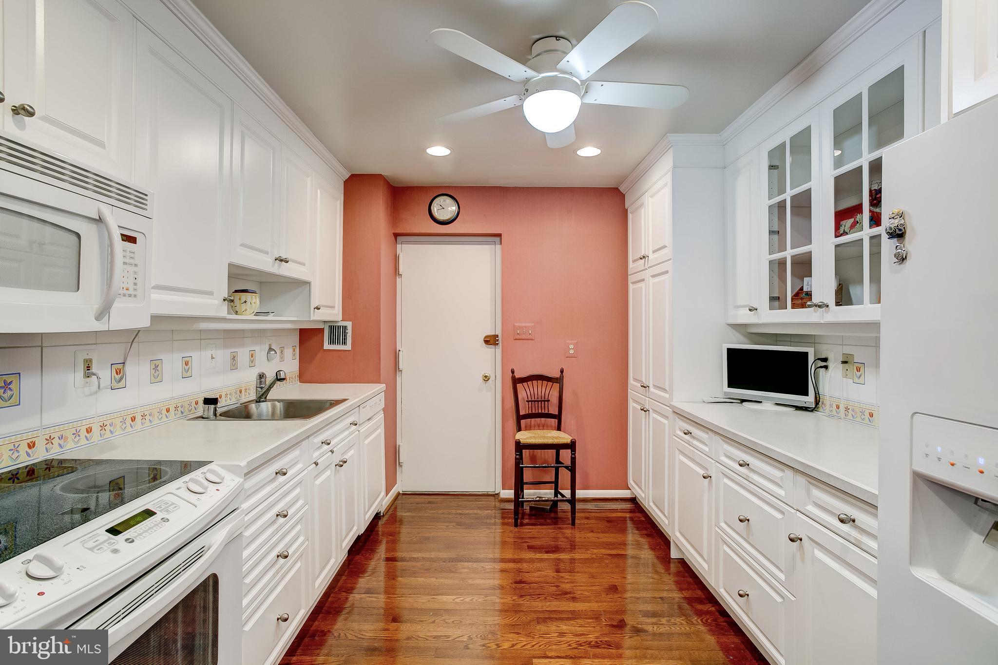 SUBURBAN OAKS - Residential