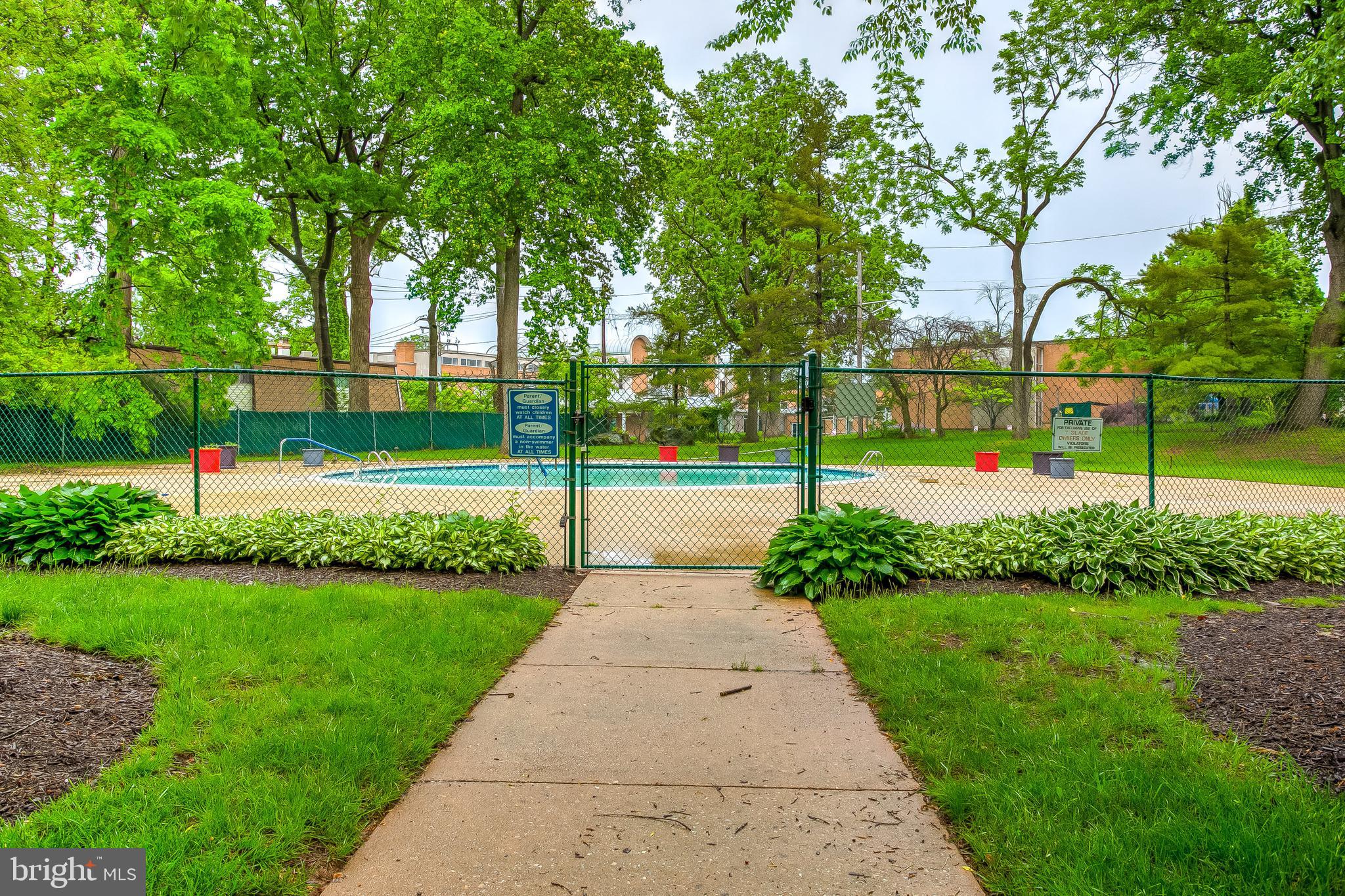 SUBURBAN OAKS - Residential