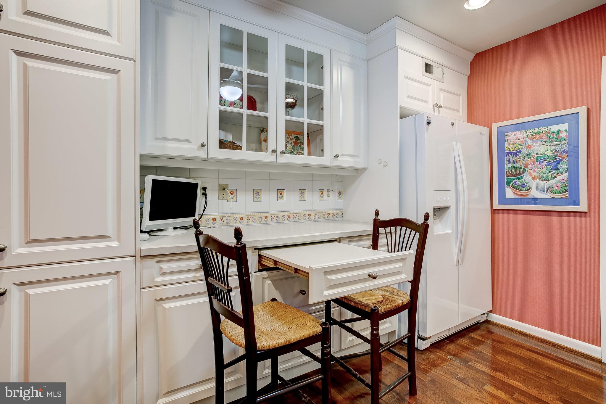 SUBURBAN OAKS - Residential