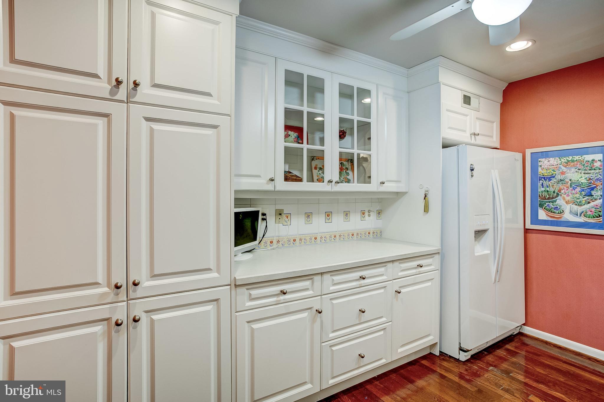 SUBURBAN OAKS - Residential