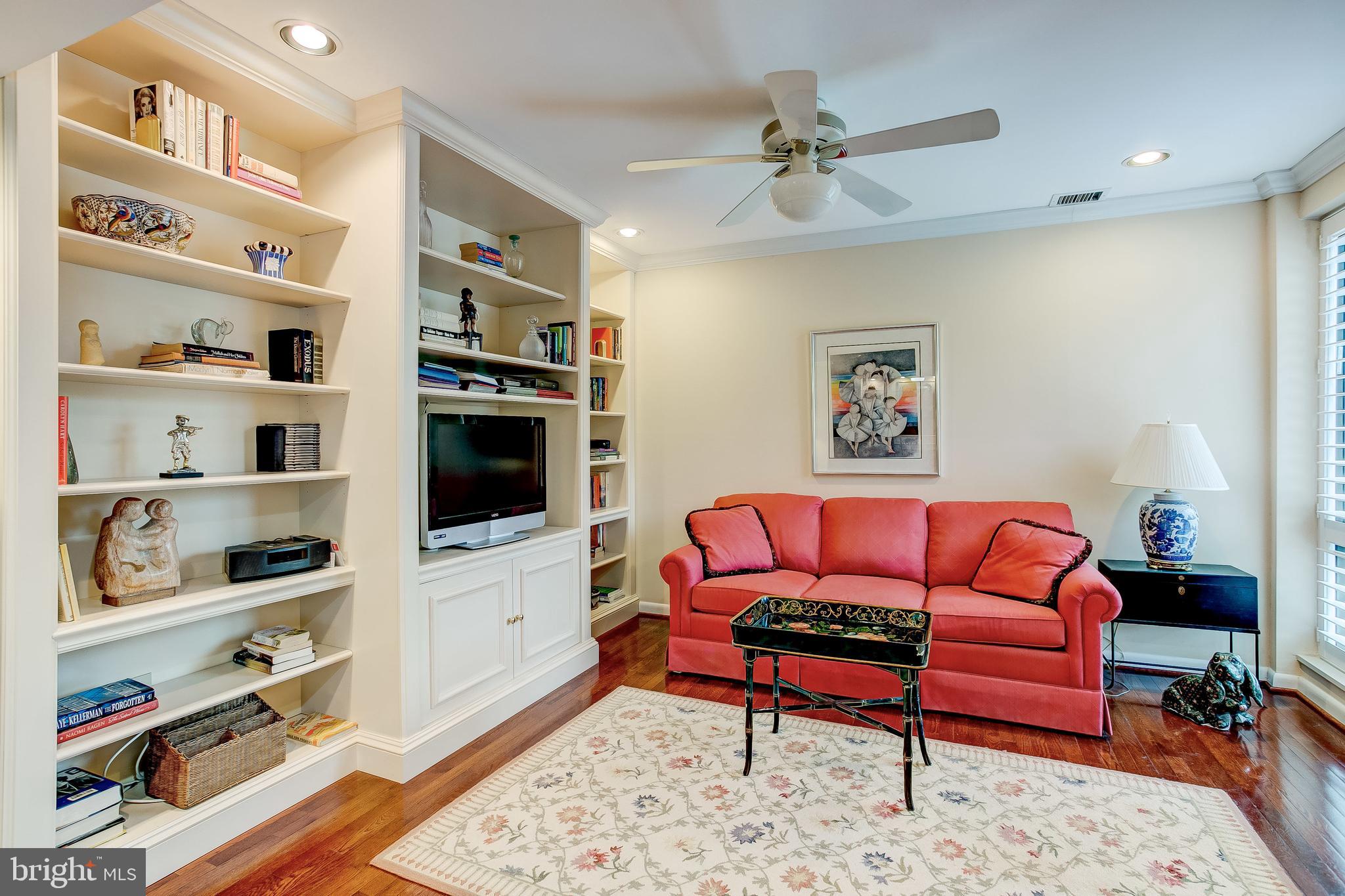 SUBURBAN OAKS - Residential