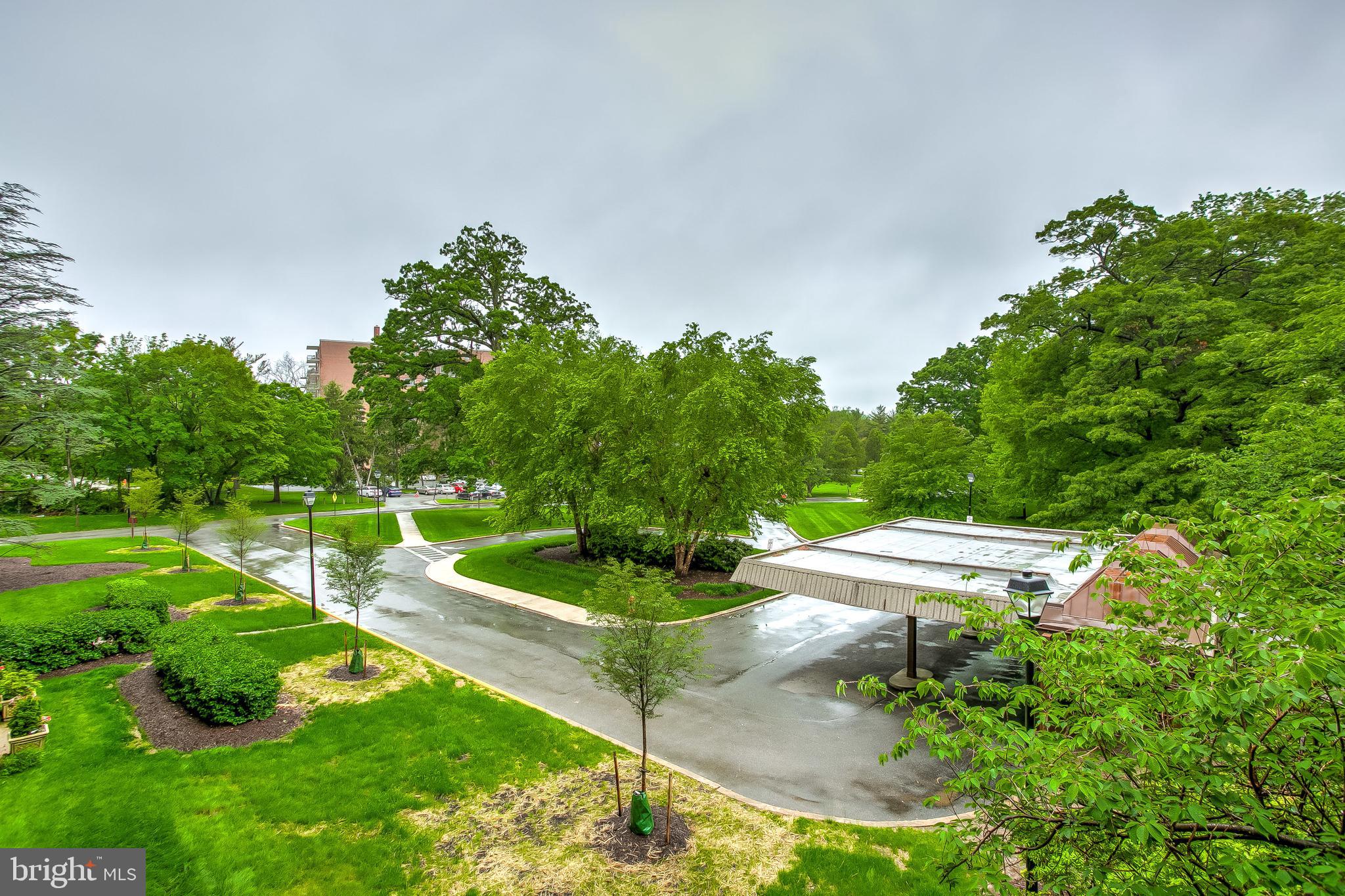 SUBURBAN OAKS - Residential