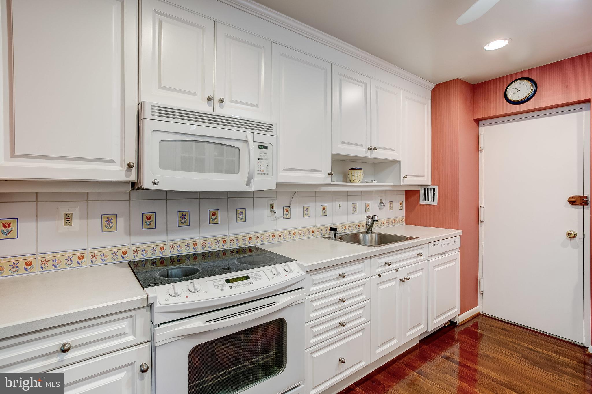 SUBURBAN OAKS - Residential