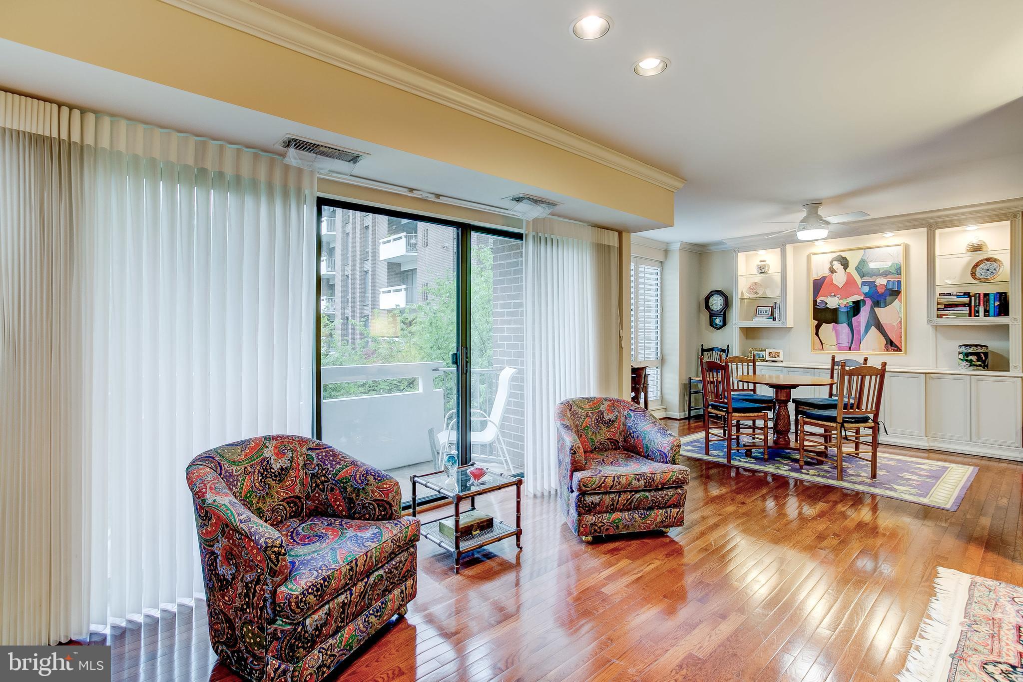 SUBURBAN OAKS - Residential