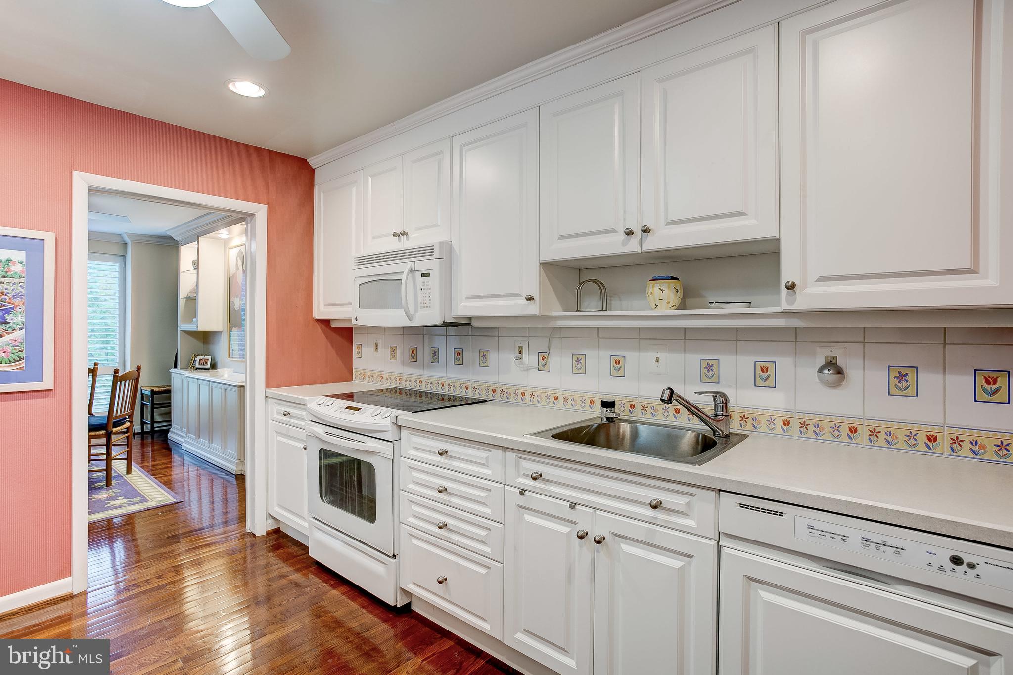 SUBURBAN OAKS - Residential