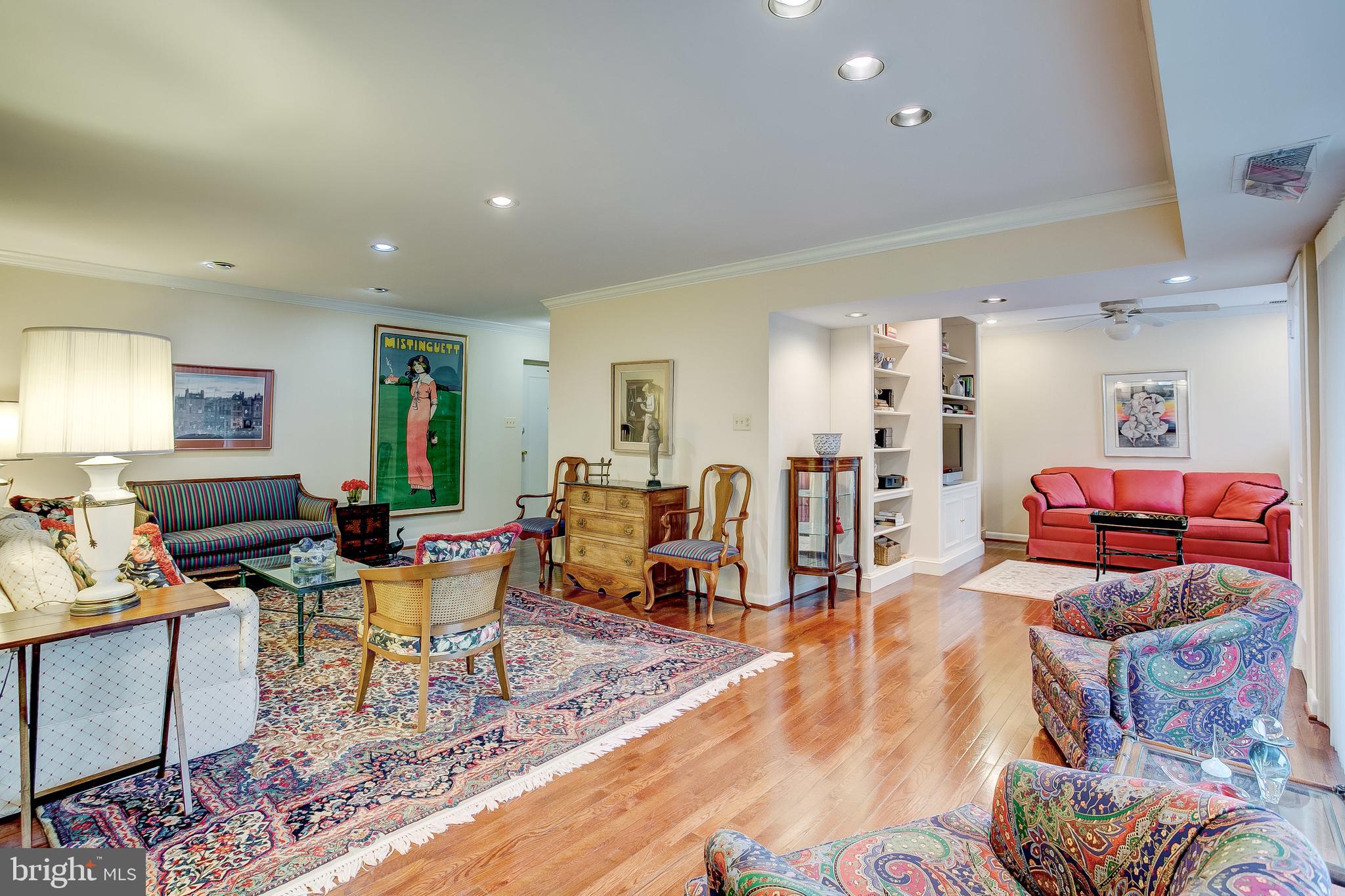 SUBURBAN OAKS - Residential