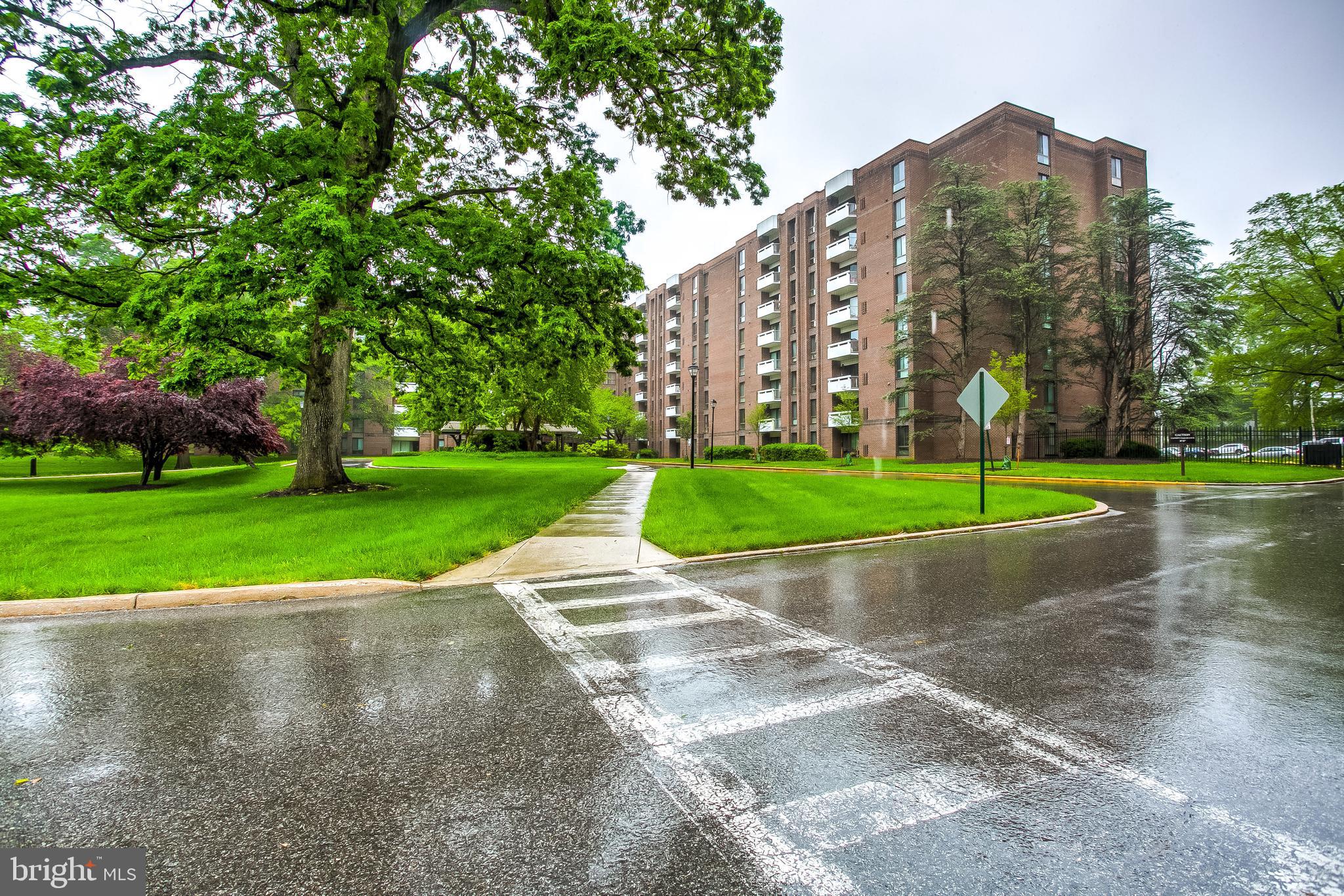 SUBURBAN OAKS - Residential